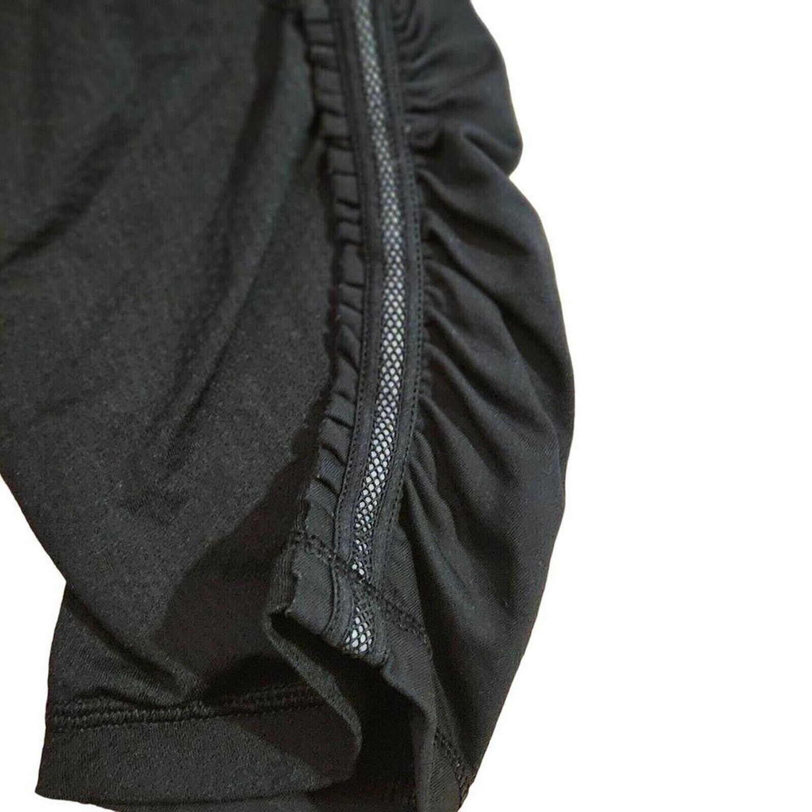 Lululemon Lululemon womens black cropped leggings Size 26" / US 2 / IT 38 - 5 Thumbnail