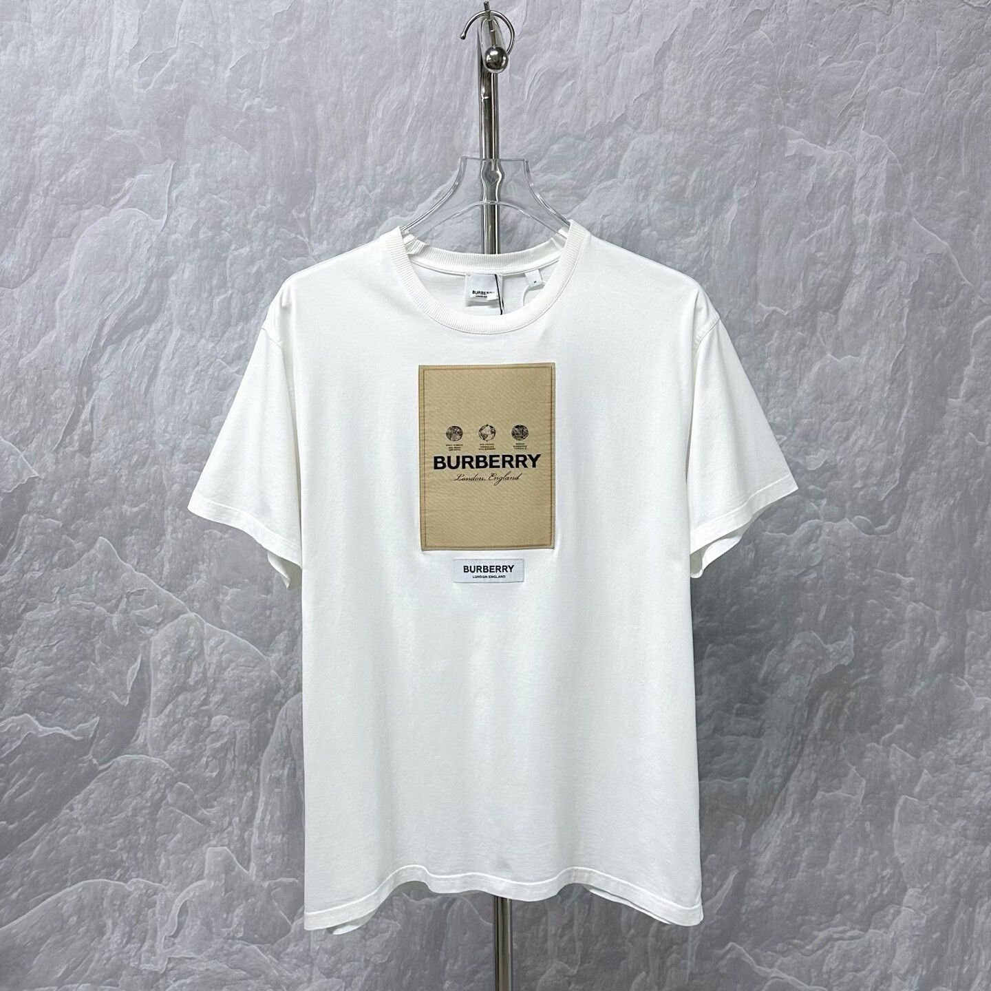 Burberry burberry short sleeve logo t-shirt size m Size US M / EU 48-50 / 2 - 1 Thumbnail