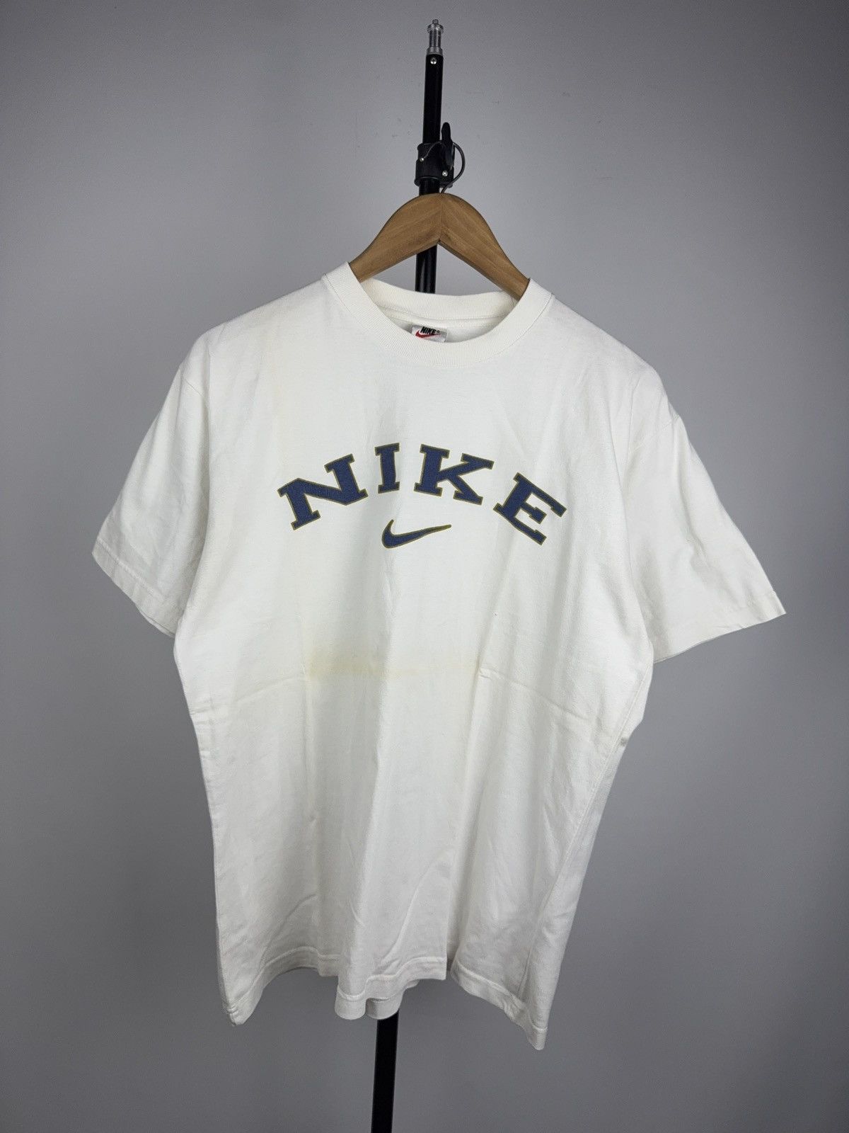 Nike Vintage 90s Retro Nike Big Logo Swoosh T-Shirt White 90s Size US L / EU 52-54 / 3 - 1 Thumbnail