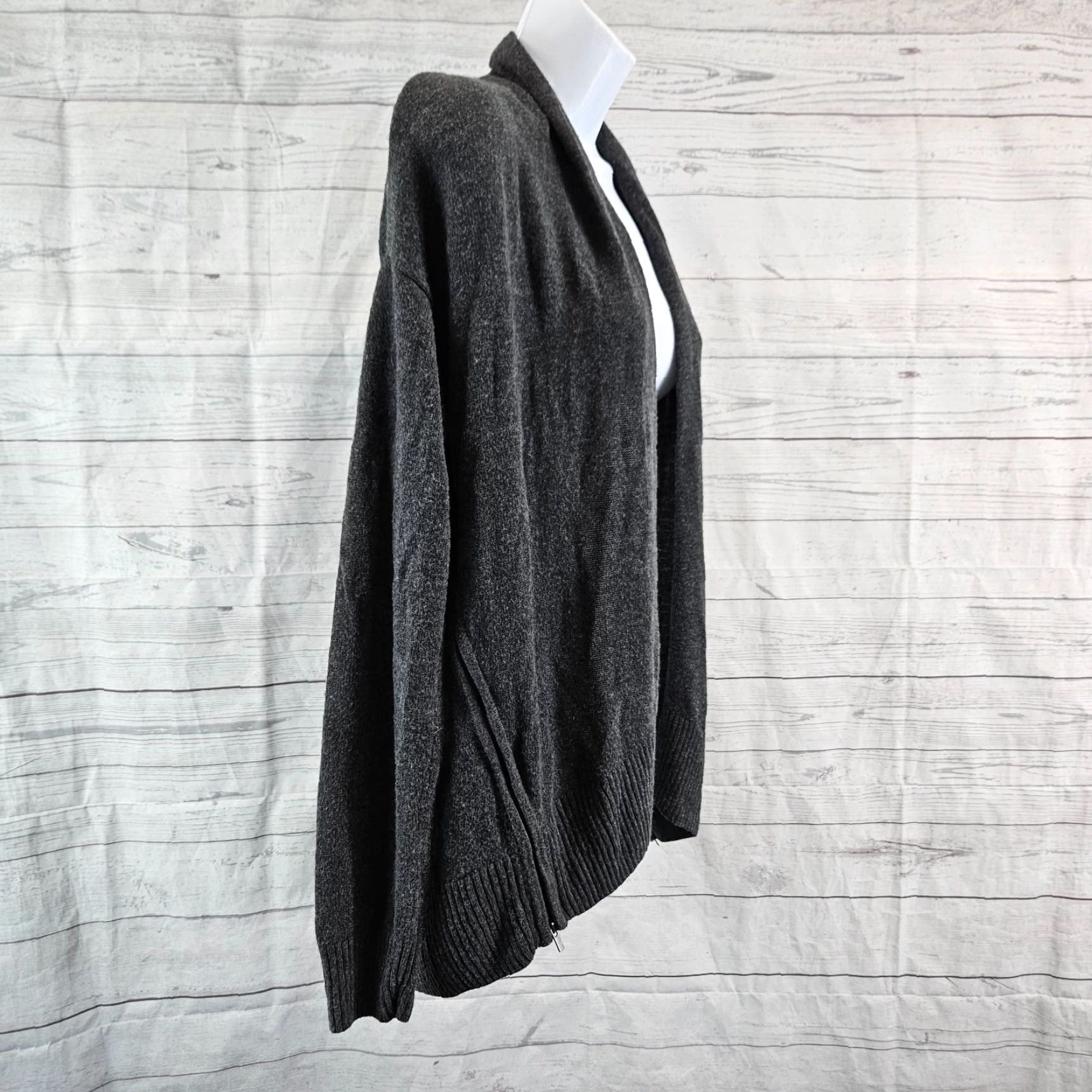 Banana Republic VINTAGE Banana Republic Womens Cardigan Sz Medium Gray Zipper Detail Open Front Viscose Size M / US 6-8 / IT 42-44 - 4 Thumbnail