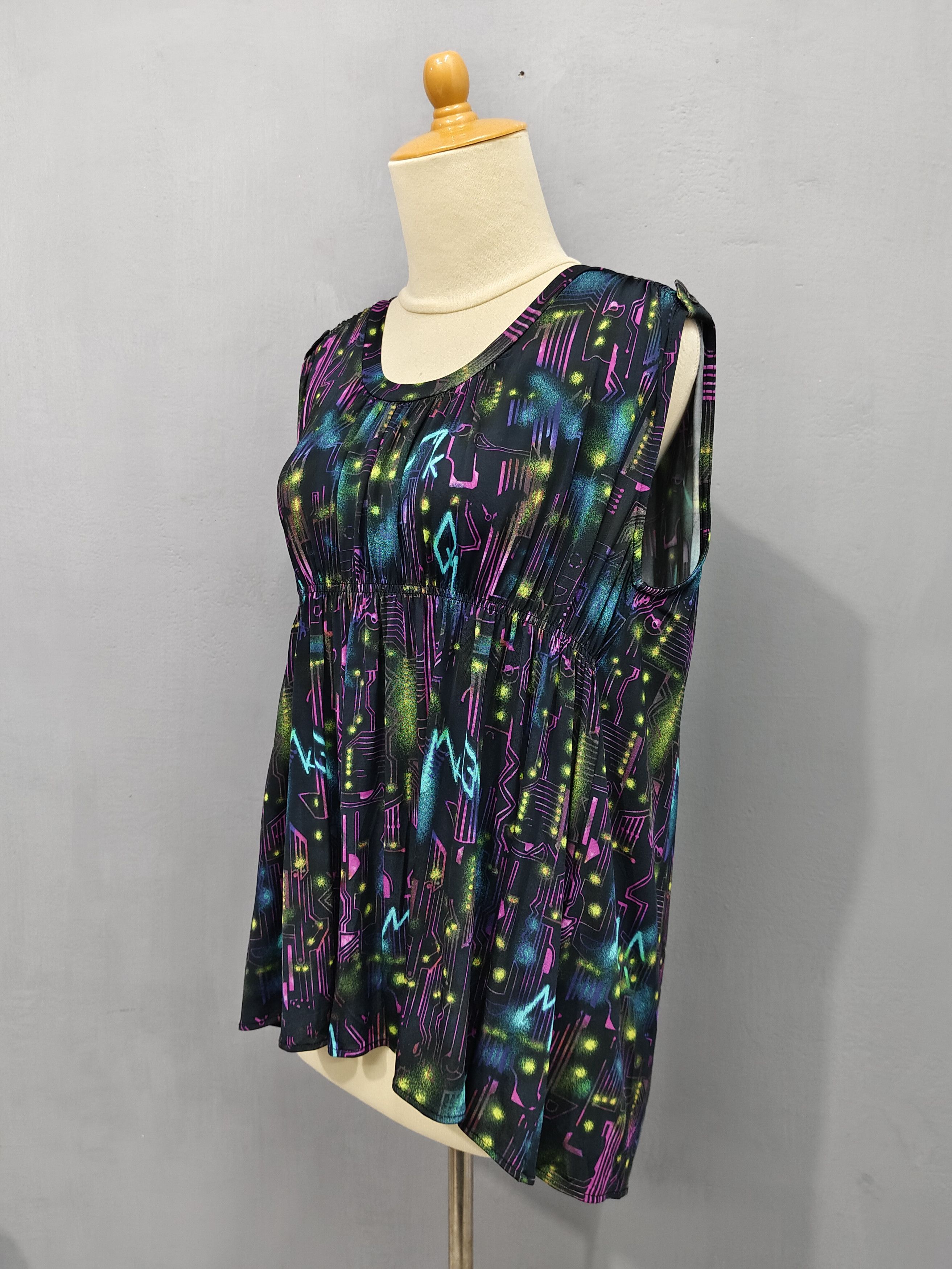 Alexander McQueen Alexander McQueen❤️‍🔥 Futuristic Neon Abstract Graphic Top Size M / US 6-8 / IT 42-44 - 3 Thumbnail