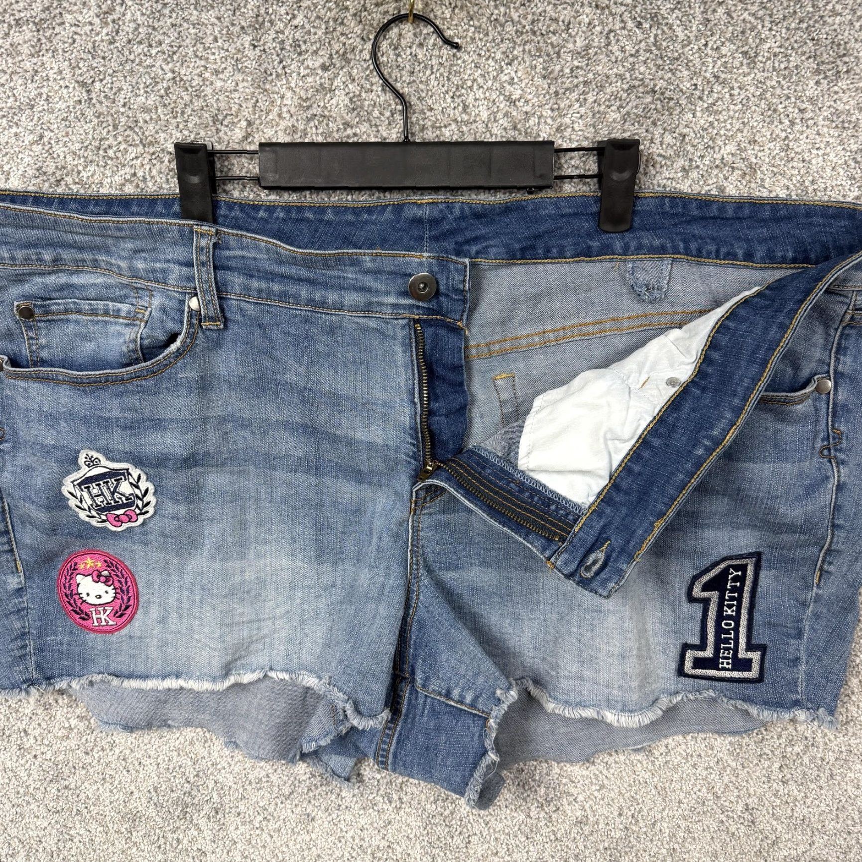 Vintage VINTAGE Hello Kitty Shorts 24 Plus 47x4 Denim Cut-Off Patches Y2K Grunge Playful Upcycled Size 42" / US 20 - 6 Thumbnail