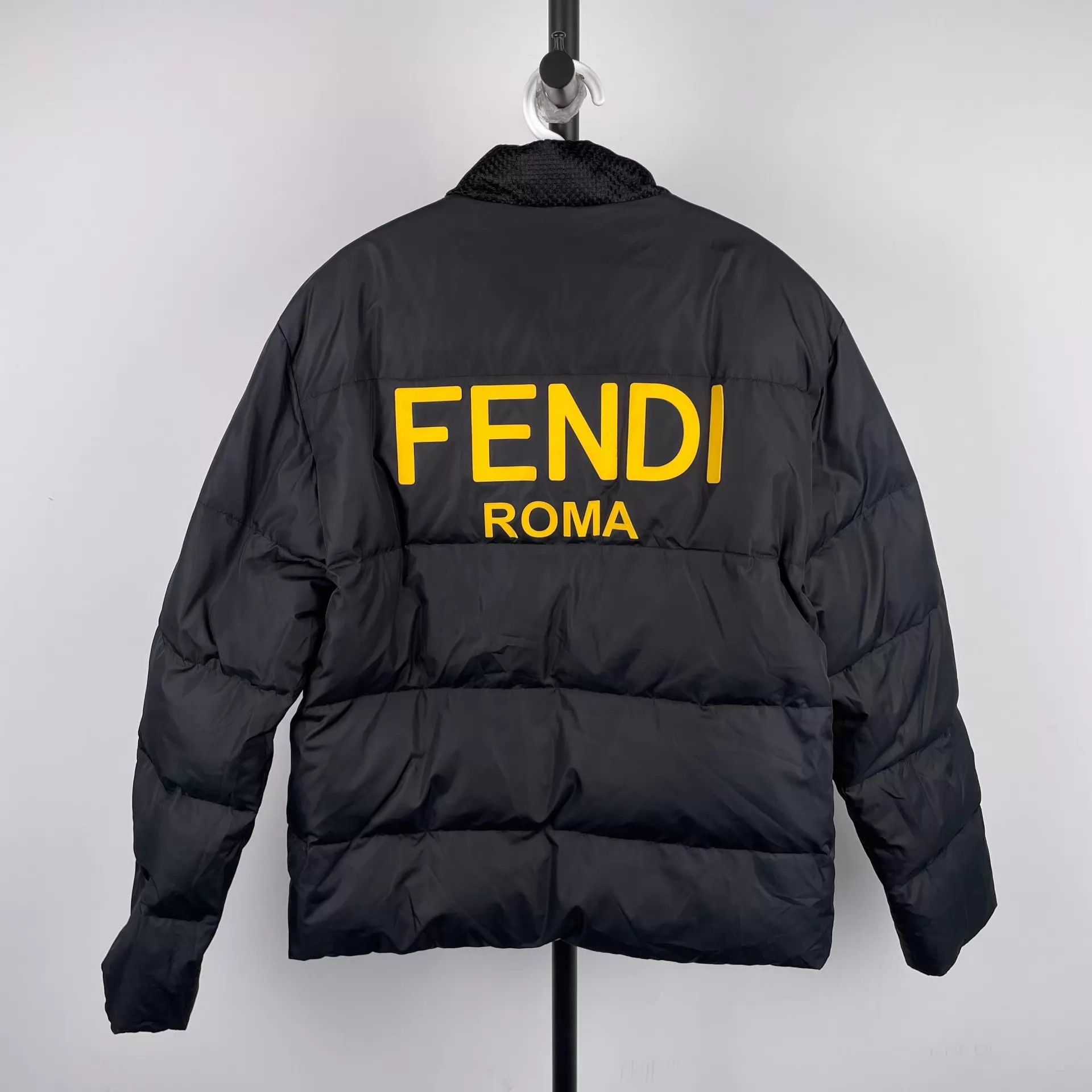 Fendi Fendi two-way short down jacket black yellow 50 Size US M / EU 48-50 / 2 - 1 Thumbnail