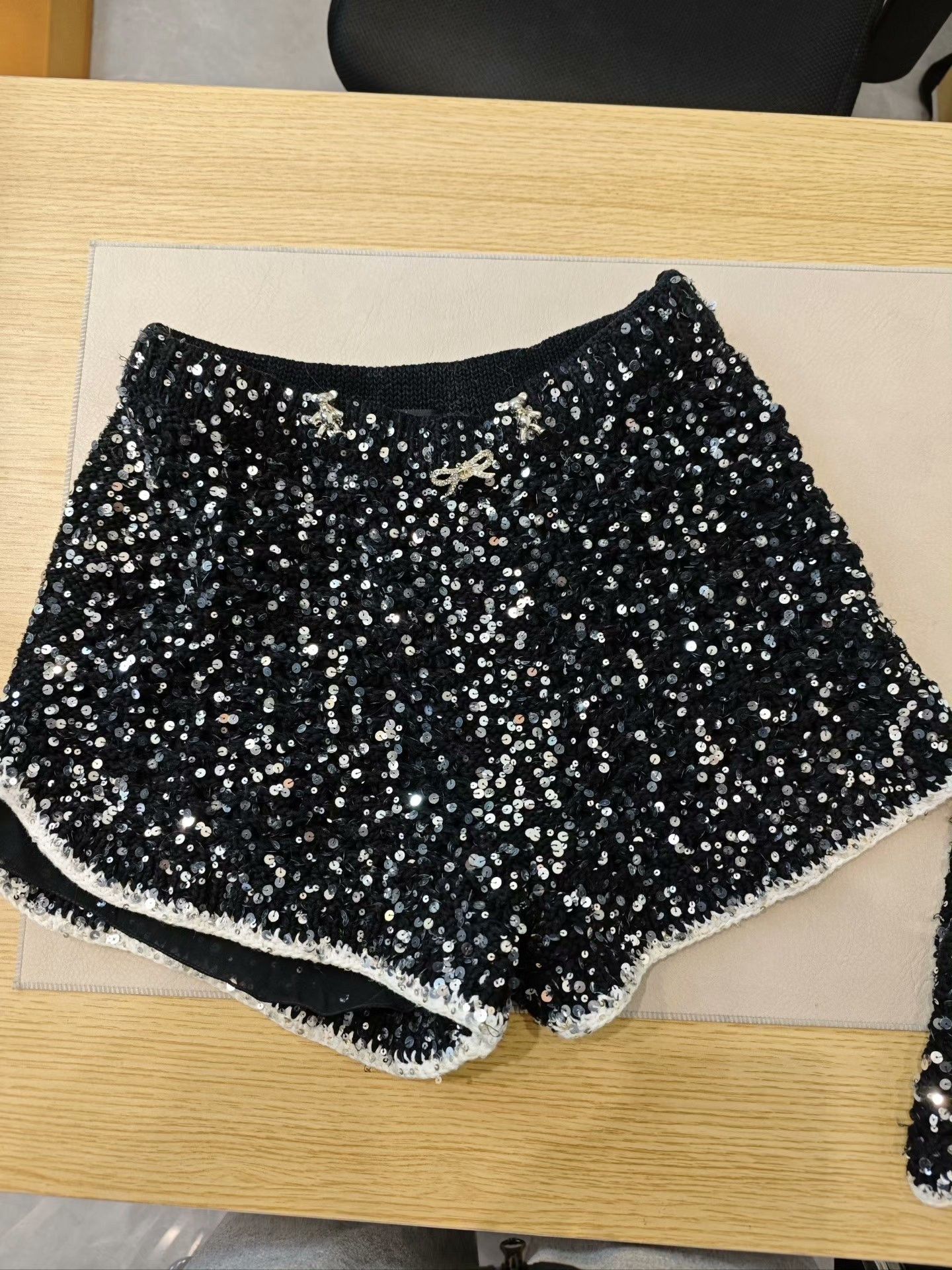 Chanel Chanel Pants L Women Size 30" / US 8 / IT 44 - 1 Thumbnail