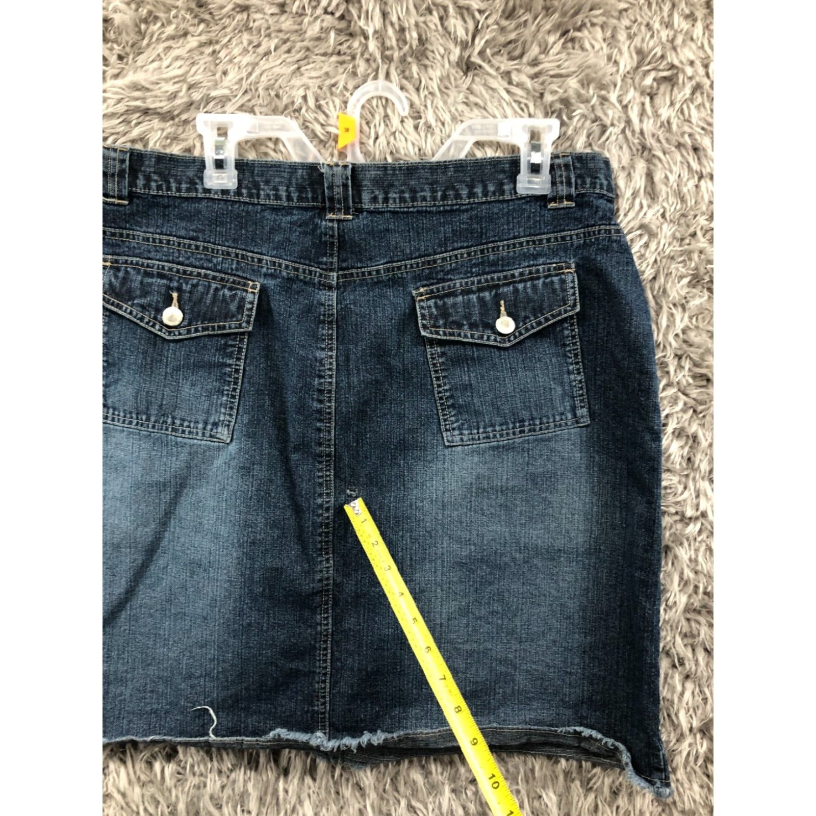 Gloria Vanderbilt VINTAGE Gloria Vanderbilt Women Plus Size 18 Denim Pencil Skirt Blue Knee Length Stretch Elastic Waist Pockets 3 Logo button Size 40" / US 18 - 7 Thumbnail