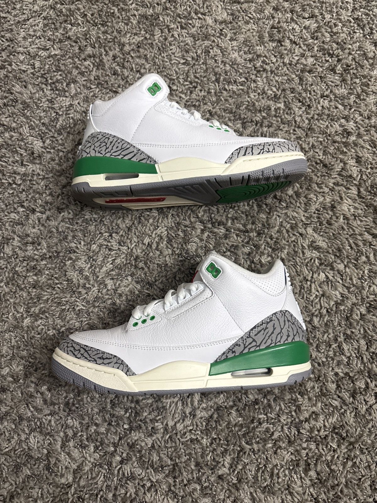 Jordan Brand Wmns Air Jordan 3 Retro 'Lucky Green' Size US 8 / IT 38 - 1 Thumbnail