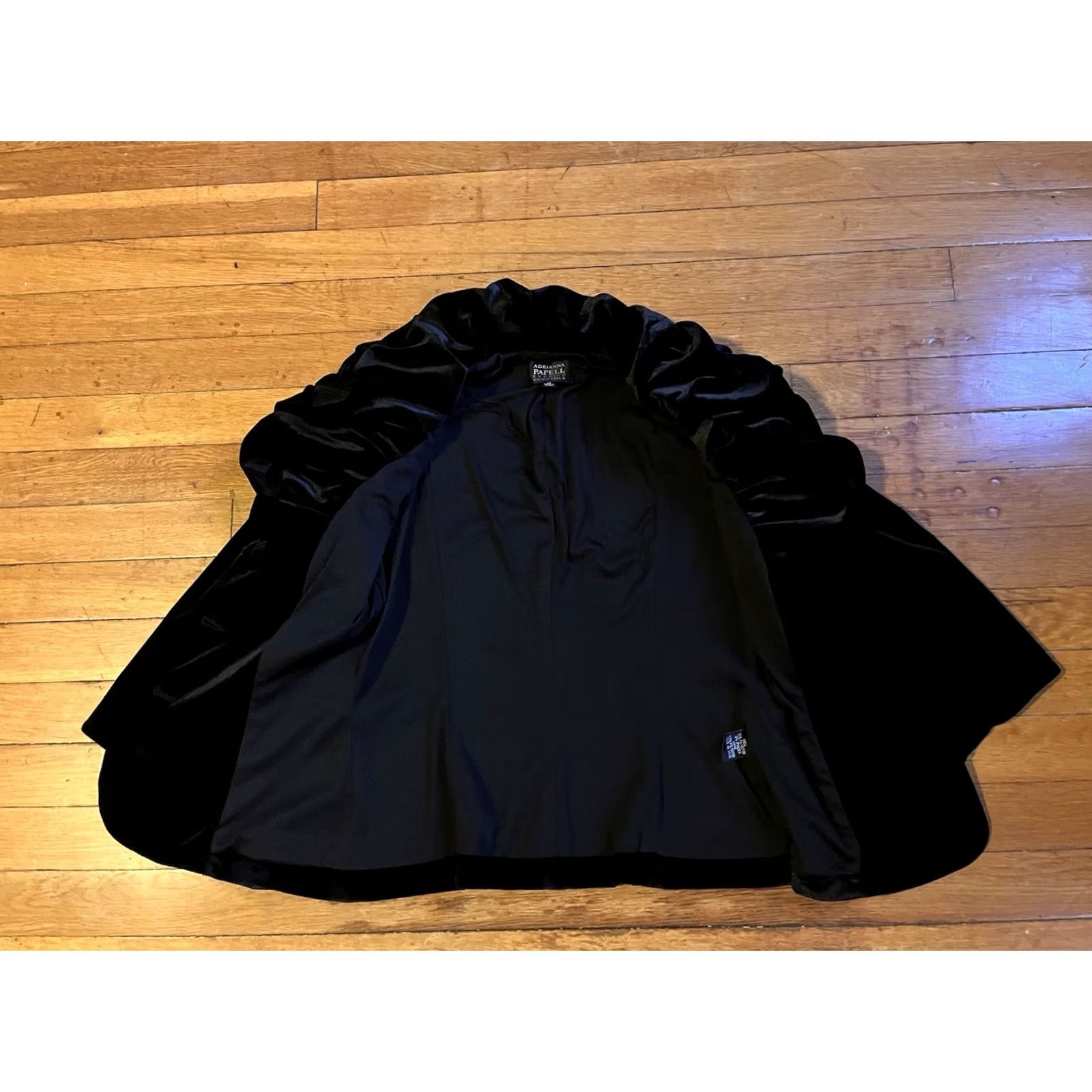 Adrianna Papell VINTAGE Adrianna Papell Evening Essentials Velour Jacket Women’s 4P Black Short Sleeve, Petite, 90s, Bohemian, Classic, Designer, Retro Womens Jacket Size S / US 4 / IT 40 - 7 Thumbnail