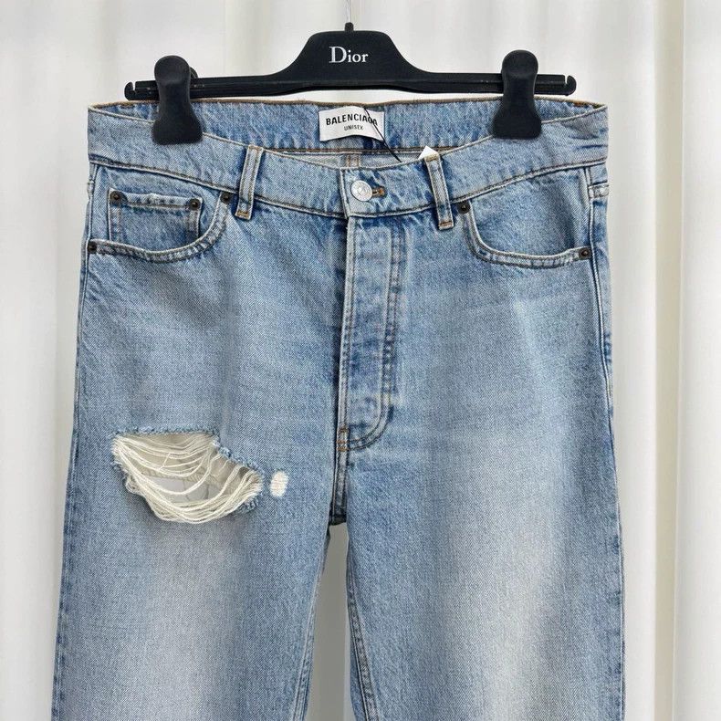 Balenciaga Balenciaga Washed and destroyed jeans Size US 27 - 3 Thumbnail