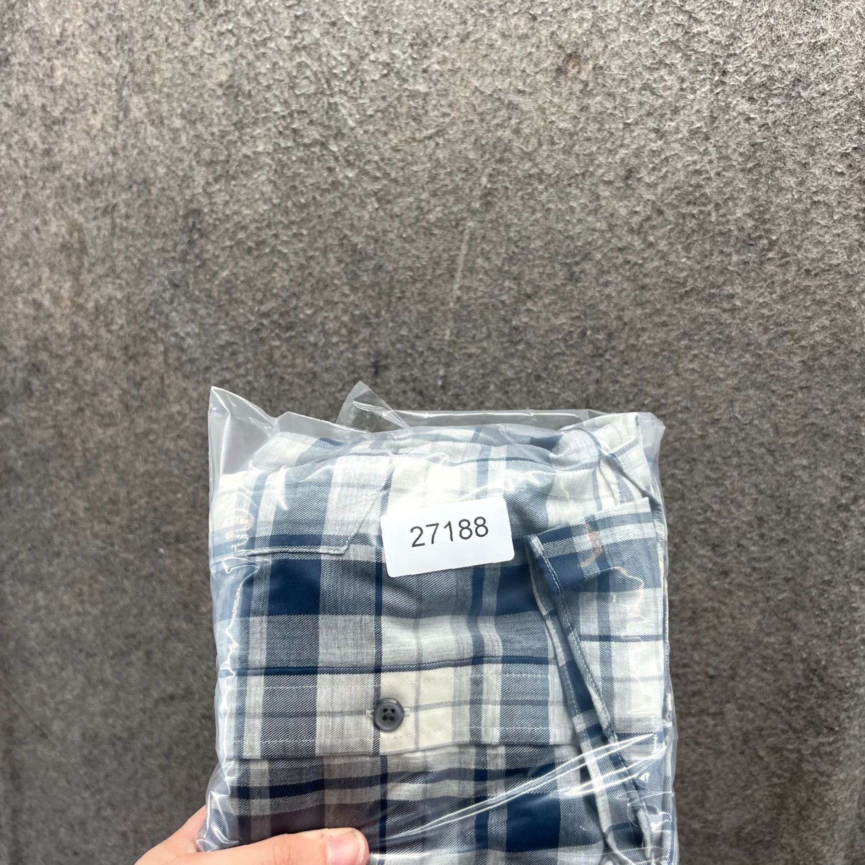 Vintage VINTAGE? No — LL Bean Shirt Men XL White Blue Traditional Tall Button Up Plaid Wrinkle Plaid Size US XL / EU 56 / 4 - 6 Thumbnail