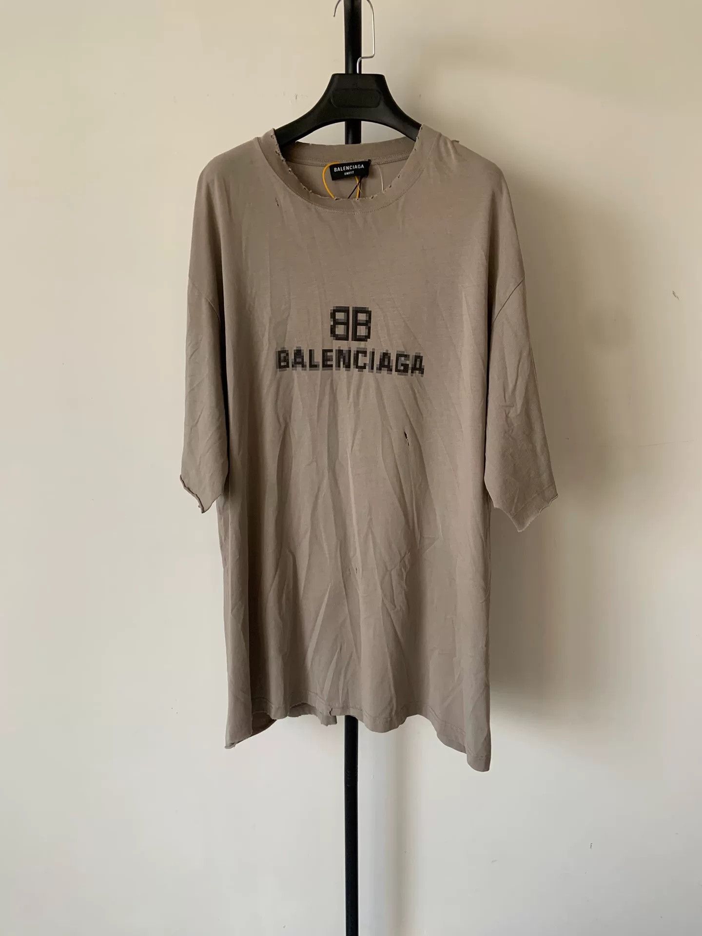 Balenciaga Balenciaga Oversized Distressed Logo T-shirt Size US S / EU 44-46 / 1 - 1 Thumbnail