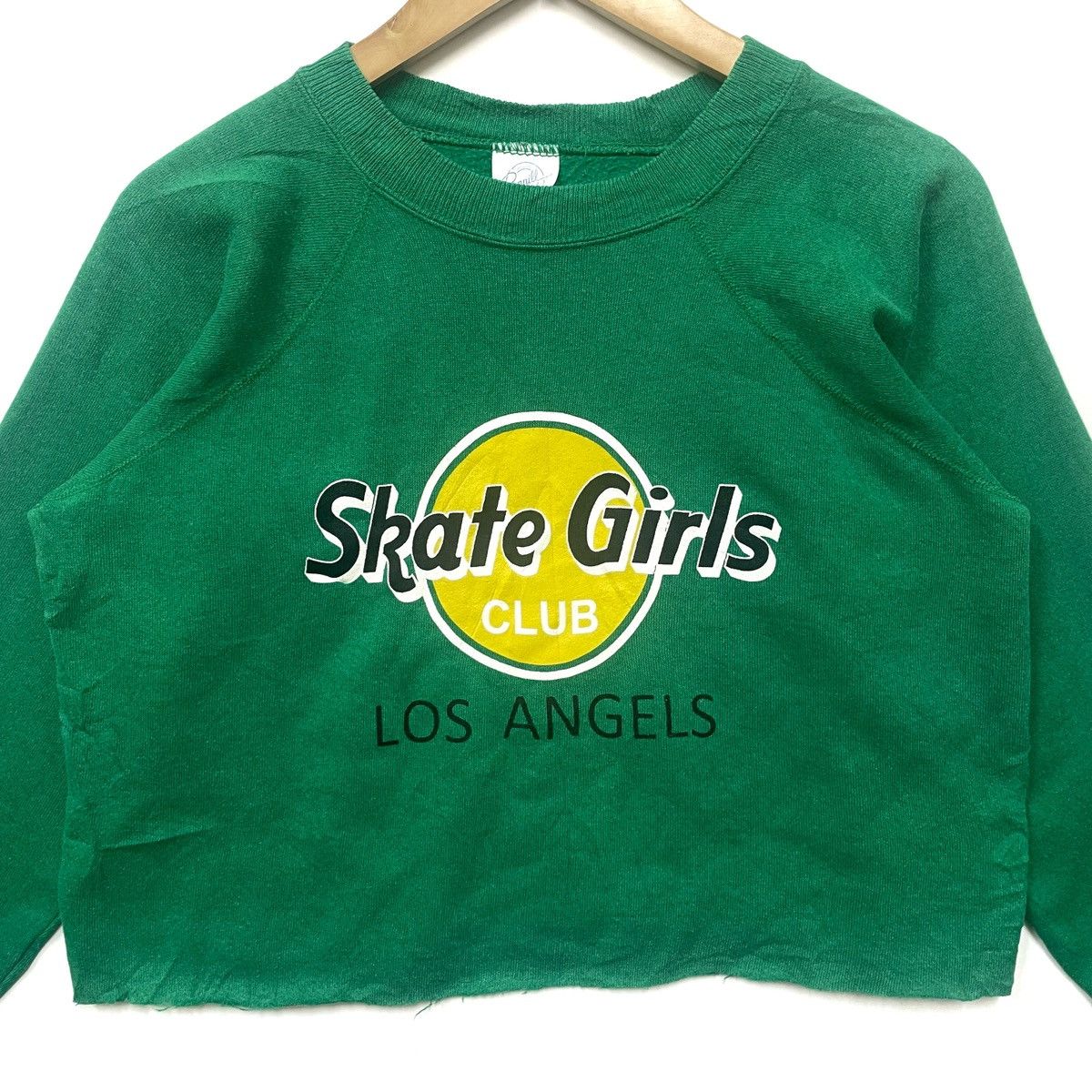 Vintage Vintage 90s Skate Girls club Los Angels Short Sweatshirt Size US M / EU 48-50 / 2 - 2 Thumbnail