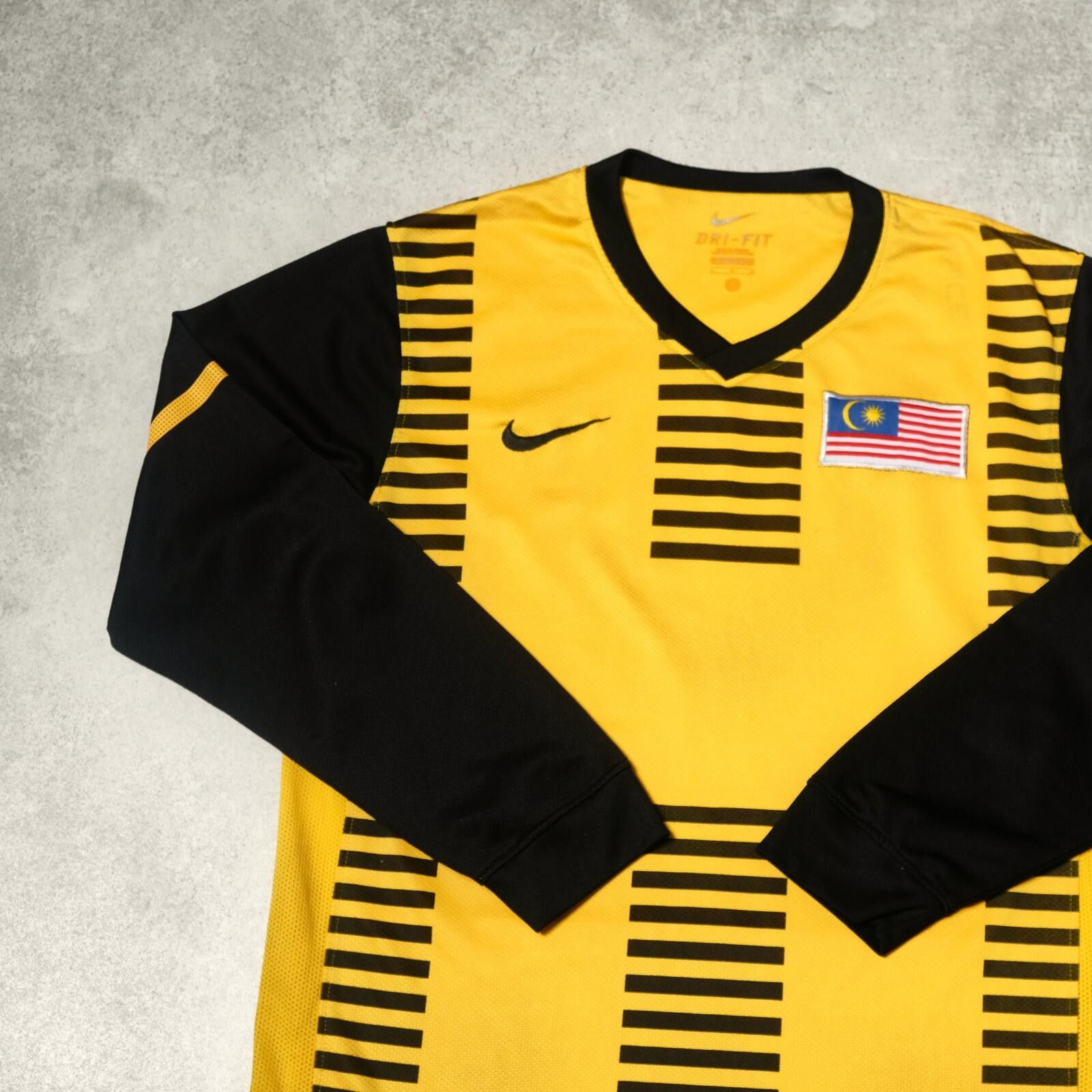 Nike 2010/11 Malaysia Home Shirt Nike (M) Size US M / EU 48-50 / 2 - 3 Thumbnail