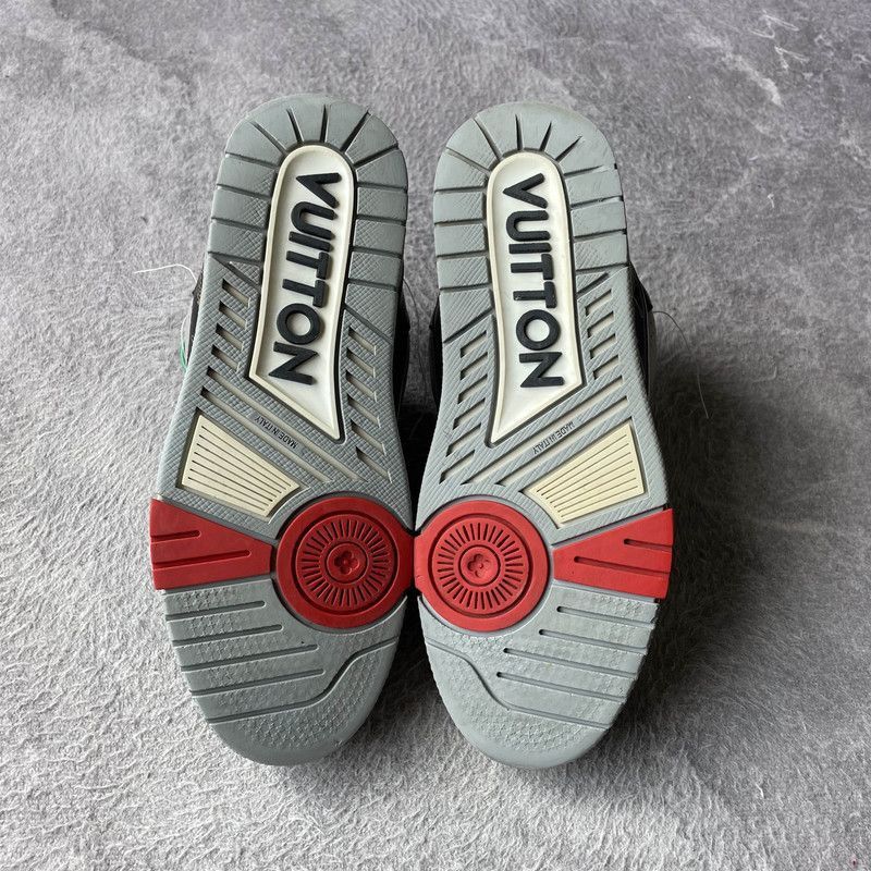 Louis Vuitton Louis Vuitton Sporty Low-Top Trainer Sneakers - Size US 6.5 / EU 39-40 - 4 Thumbnail