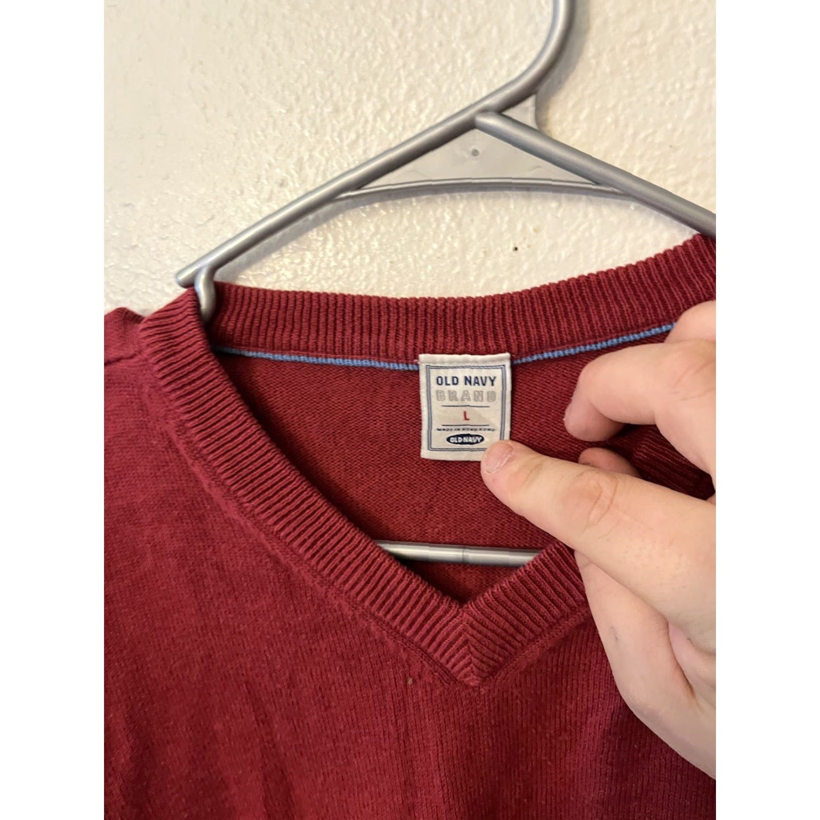 Old Navy Old Navy Sweater Mens Large Long Sleeve Red V-Neck Lightweight Knit Pullover Regular Machine Washable Cotton Blend Acrylic Classic Preppy American Size US L / EU 52-54 / 3 - 2 Thumbnail