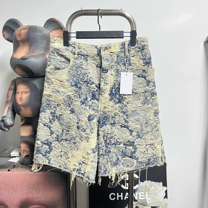 Louis Vuitton Louis Vuitton Corroded and printed denim shorts 2504-Nextar Size US 30 / EU 46 - 1 Thumbnail