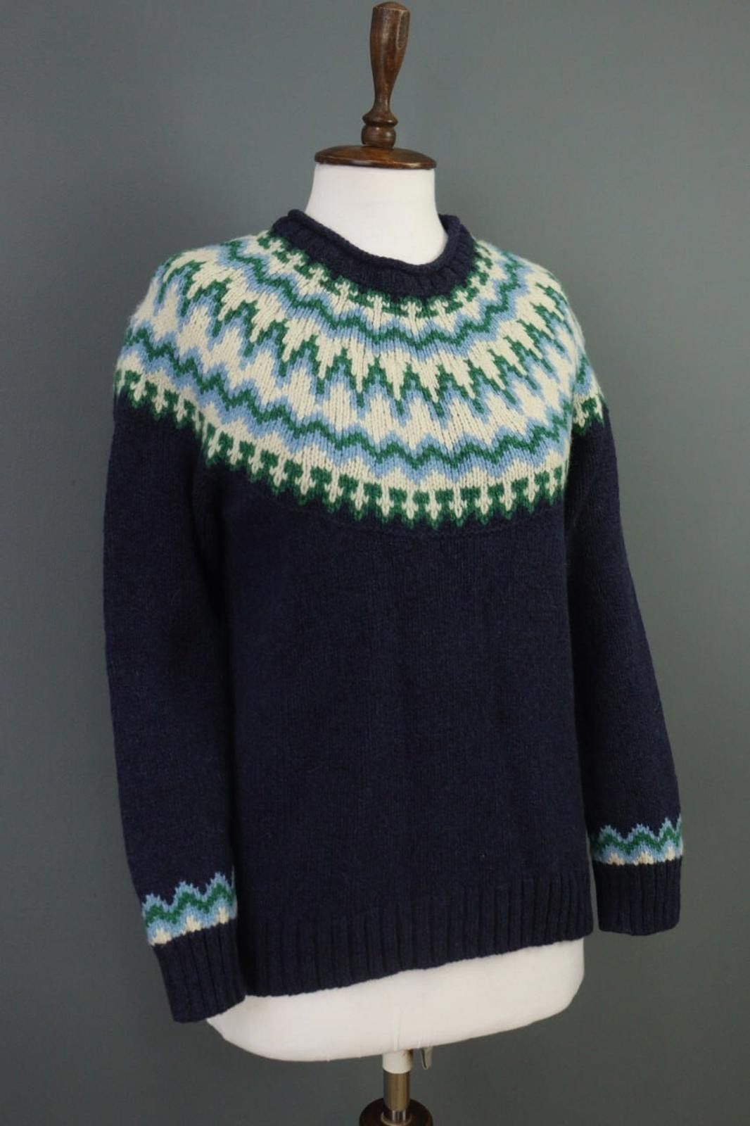 L.L. Bean L.L.Bean Navy Geometric 100% Wool Crew Neck Sweater Size M Size M / US 6-8 / IT 42-44 - 8 Thumbnail