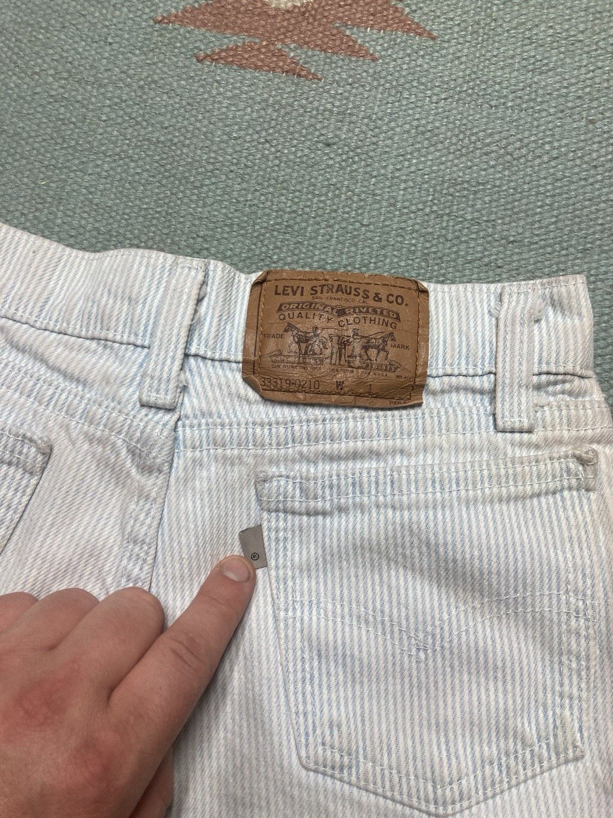 Vintage 90s Levi’s shorts striped jorts USA women’s 12 24” waist Size 24" / US 00 / IT 34 - 10 Thumbnail