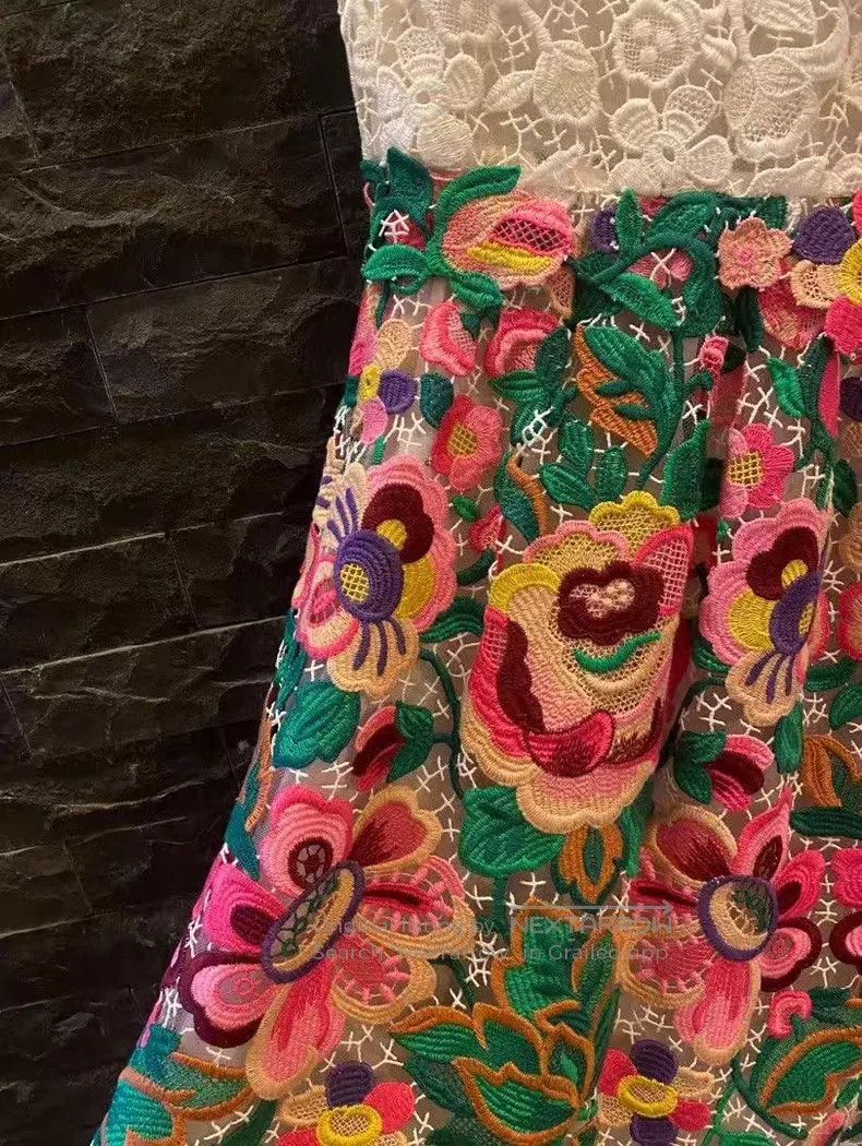 Valentino Valentino The star matched the lace short-sleeved dress Size S / US 4 / IT 40 - 4 Thumbnail