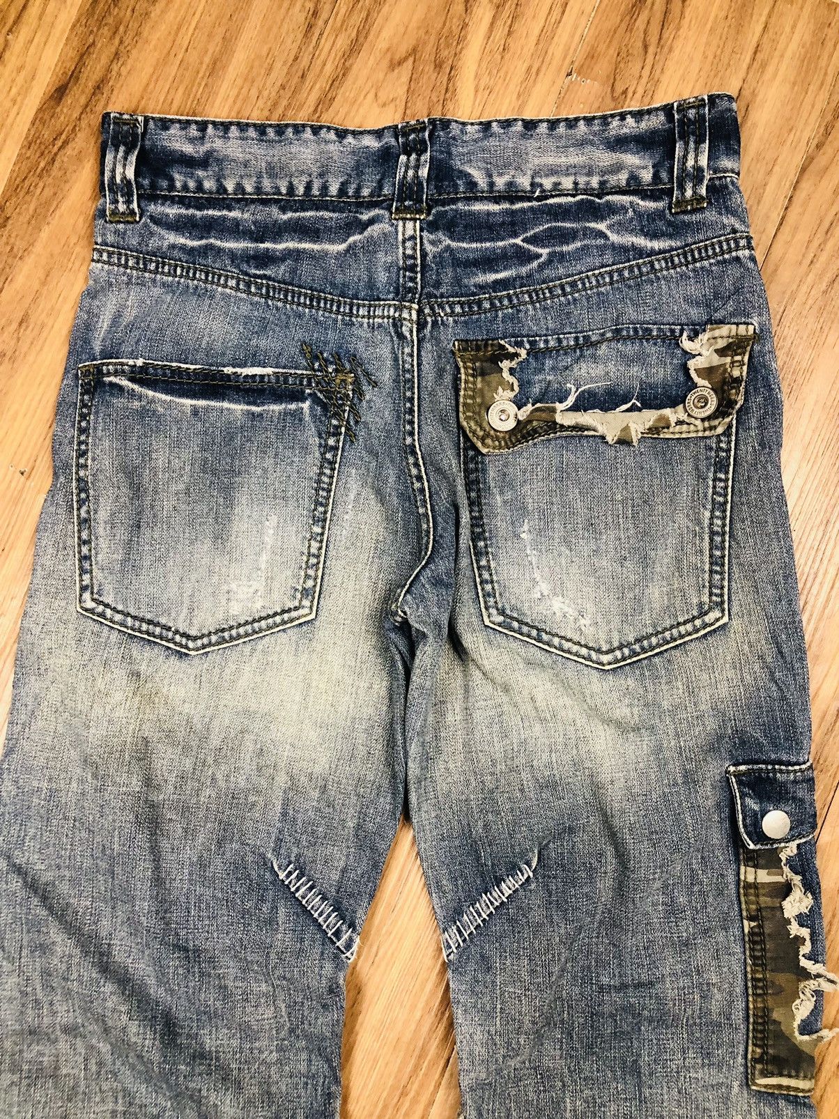 Twenty TWENTY WORKS Distressed Camo Jeans (38) Size US 31 - 14 Thumbnail