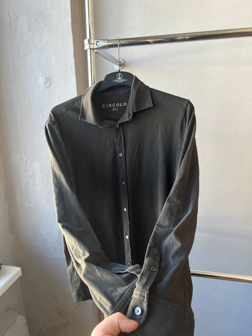 Circolo 1901 CIRCOLO 1901 MENS CLASSIC SOLID COTTON BLEND BUTTON SHIRT XL Size US XL / EU 56 / 4 - 7 Thumbnail