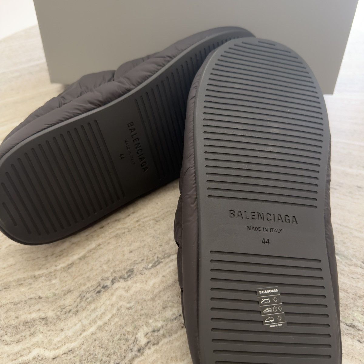 Balenciaga Balenciaga Alaska Slipper Nylon/Fleece 🚫READ DESCRIPTION🚫 Size US 11 / EU 44 - 5 Thumbnail