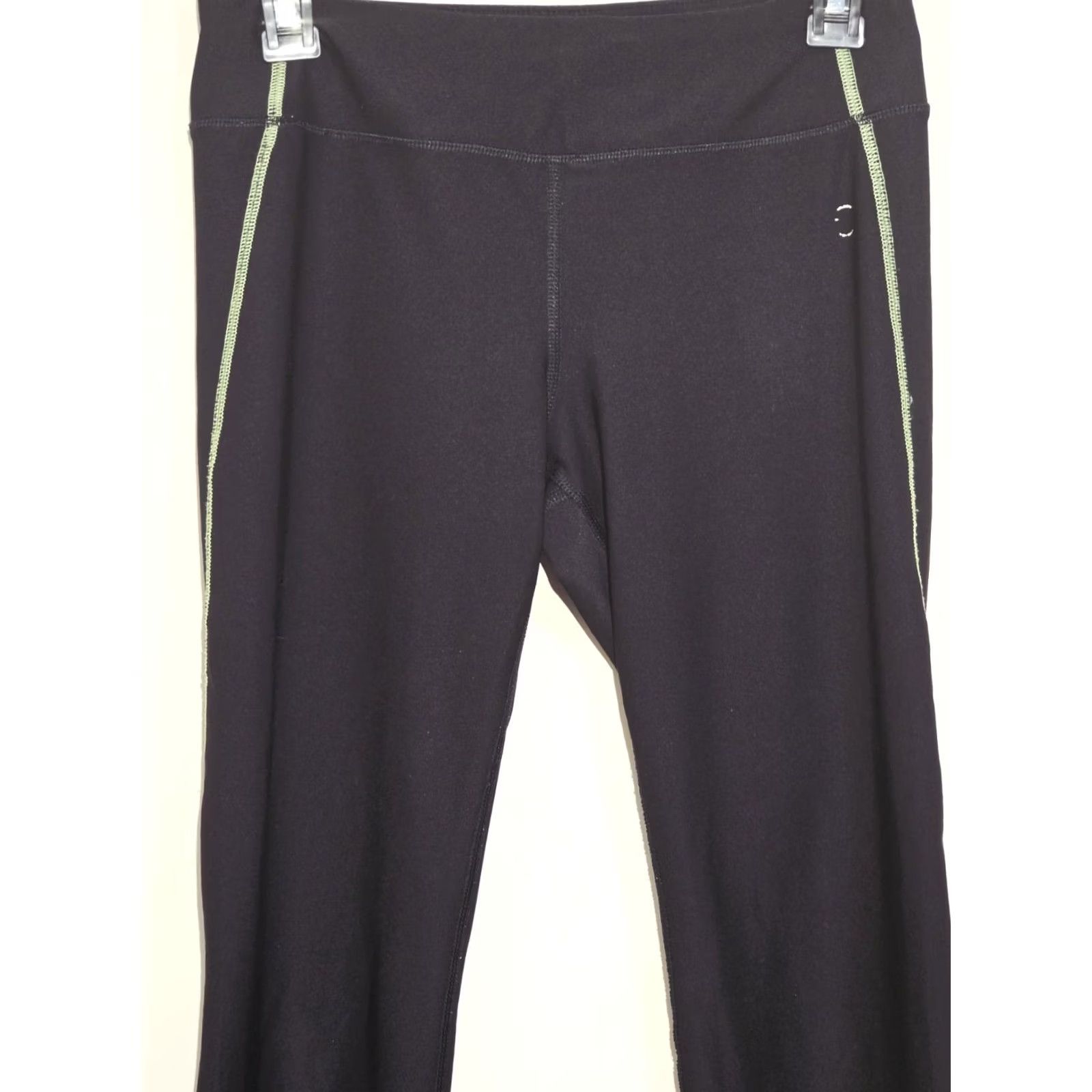 Vintage Vogo Athletica Athletic Leggings Womens Size S Black Capri Athletic Skinny Yoga Capri Leggings Womens Black Size 28" / US 6 / IT 42 - 2 Thumbnail
