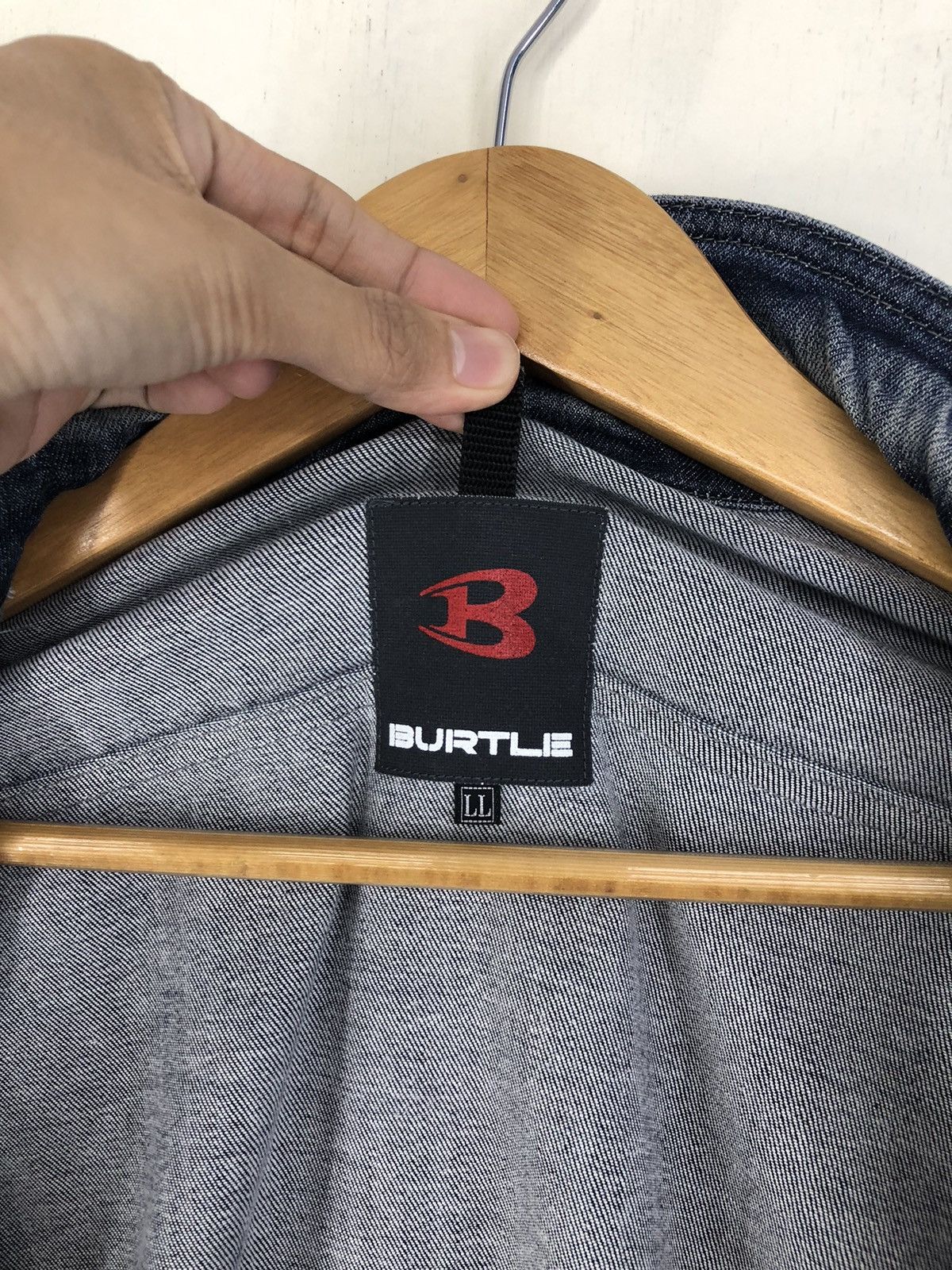 Japanese Brand Vintage Burtle Distressed Denim Workwear Jacket Size US L / EU 52-54 / 3 - 23 Thumbnail