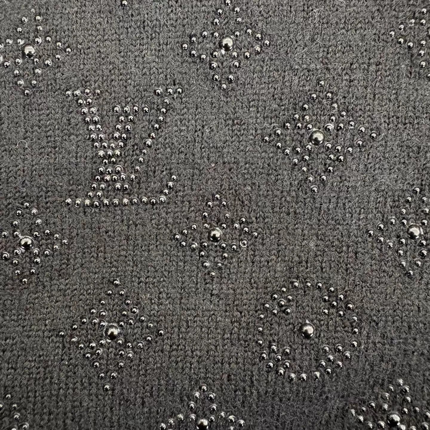 Louis Vuitton LV 2025ss Crystal-Embellished Logo Black Knit Wool Sweater Size S / US 4 / IT 40 - 6 Thumbnail