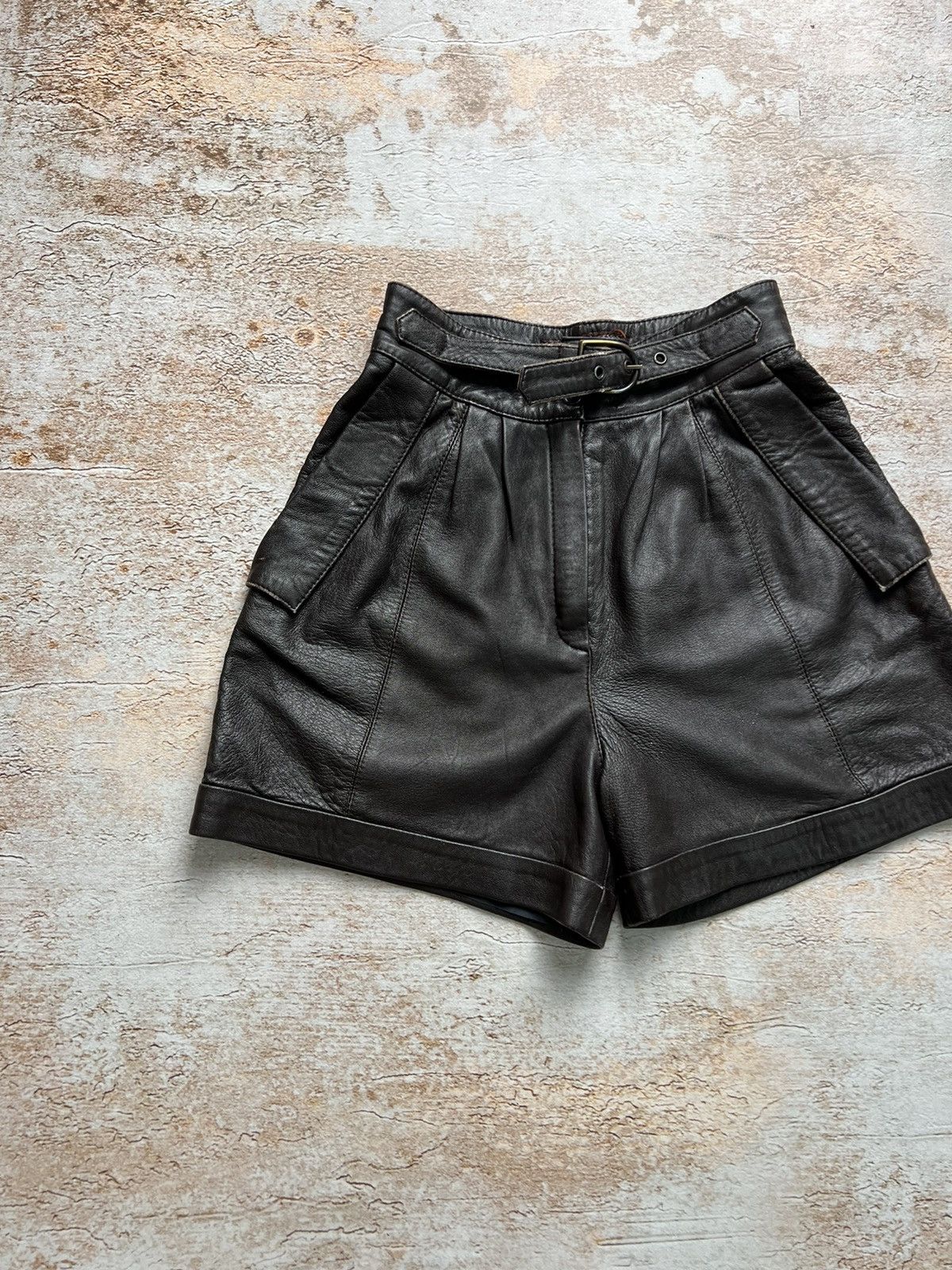 Japanese Brand × Leather Vintage retro leather belted mini shorts Size 27" / US 4 / IT 40 - 2 Thumbnail