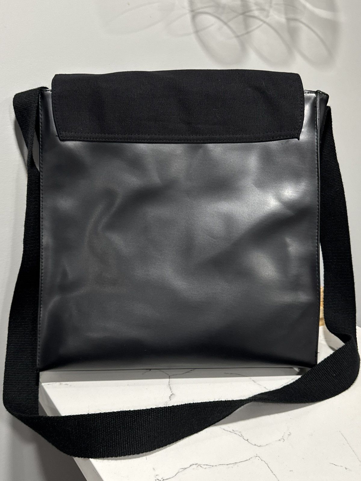 Givenchy GIVENCHY Parfums Black Canvas Messenger Bag – VIP Gift Size ONE SIZE - 5 Thumbnail