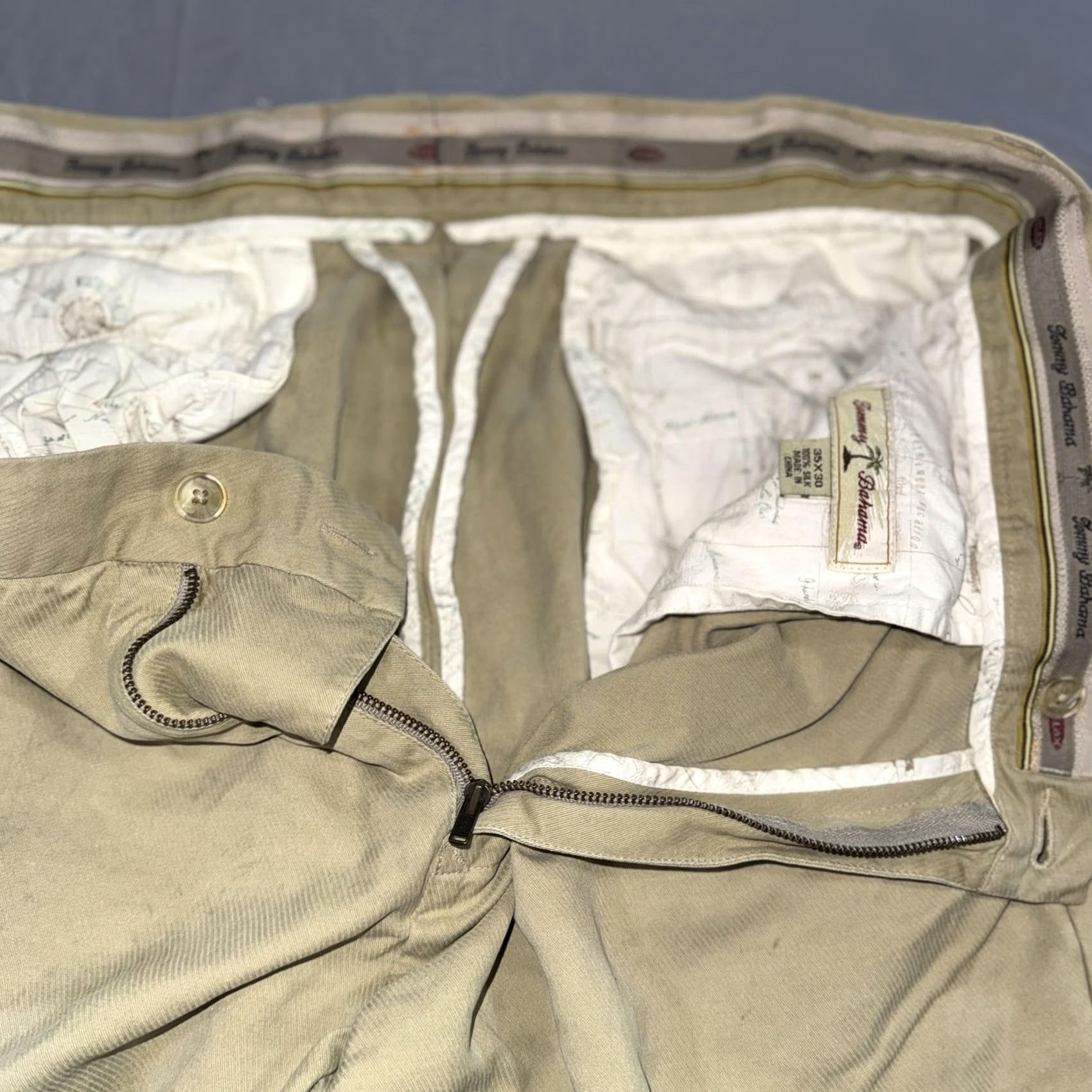 Tommy Bahama Tommy Bahama Pants Mens 35x30 Beige Silk Pleated Chino Relaxed Casual Travel Size US 35 - 4 Thumbnail