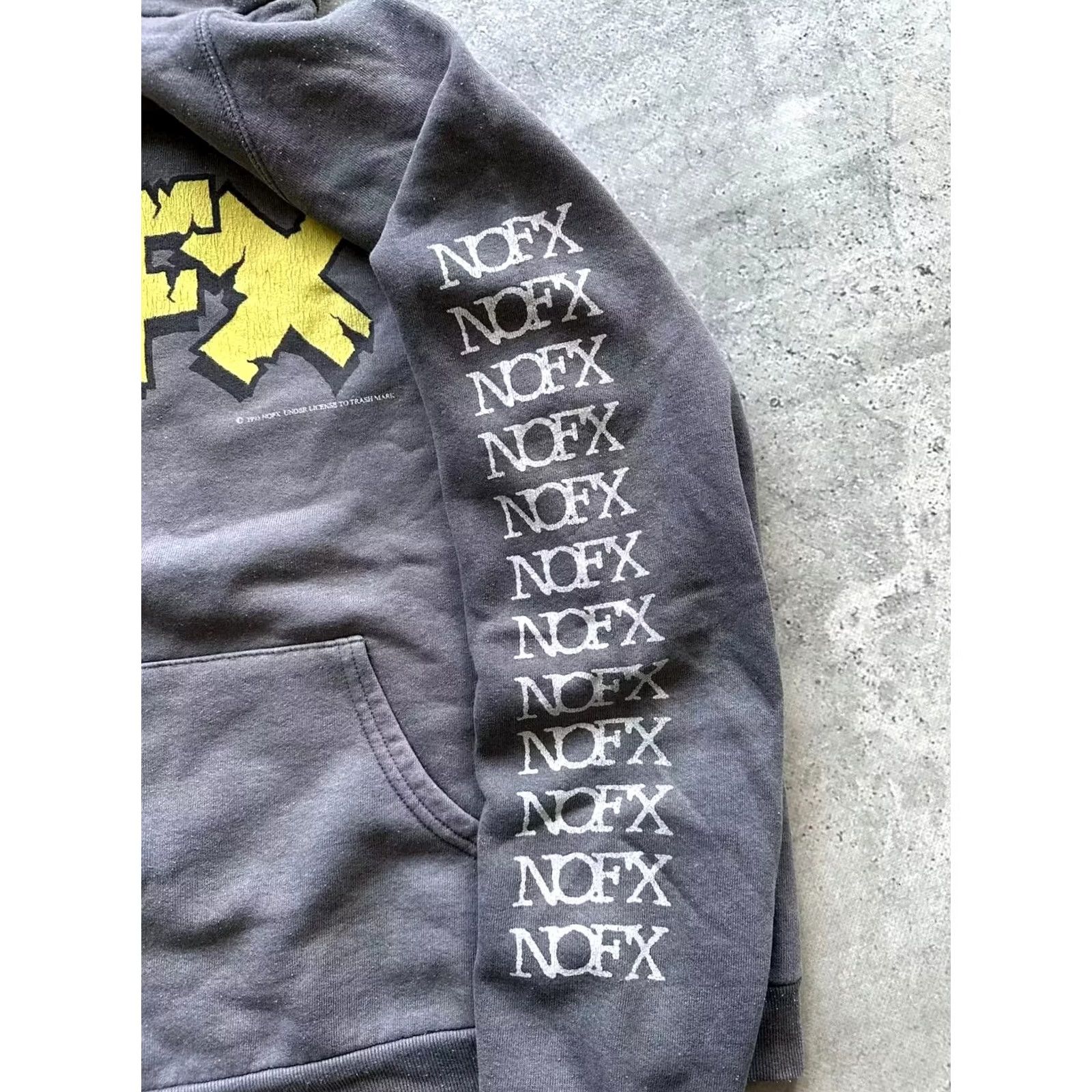 Vintage VINTAGE NOFX PUNK IN DRUBLIC WORLD TOUR HOODIE MEN XL Gray Shirt Hoodie Mens XL Size US XL / EU 56 / 4 - 4 Thumbnail