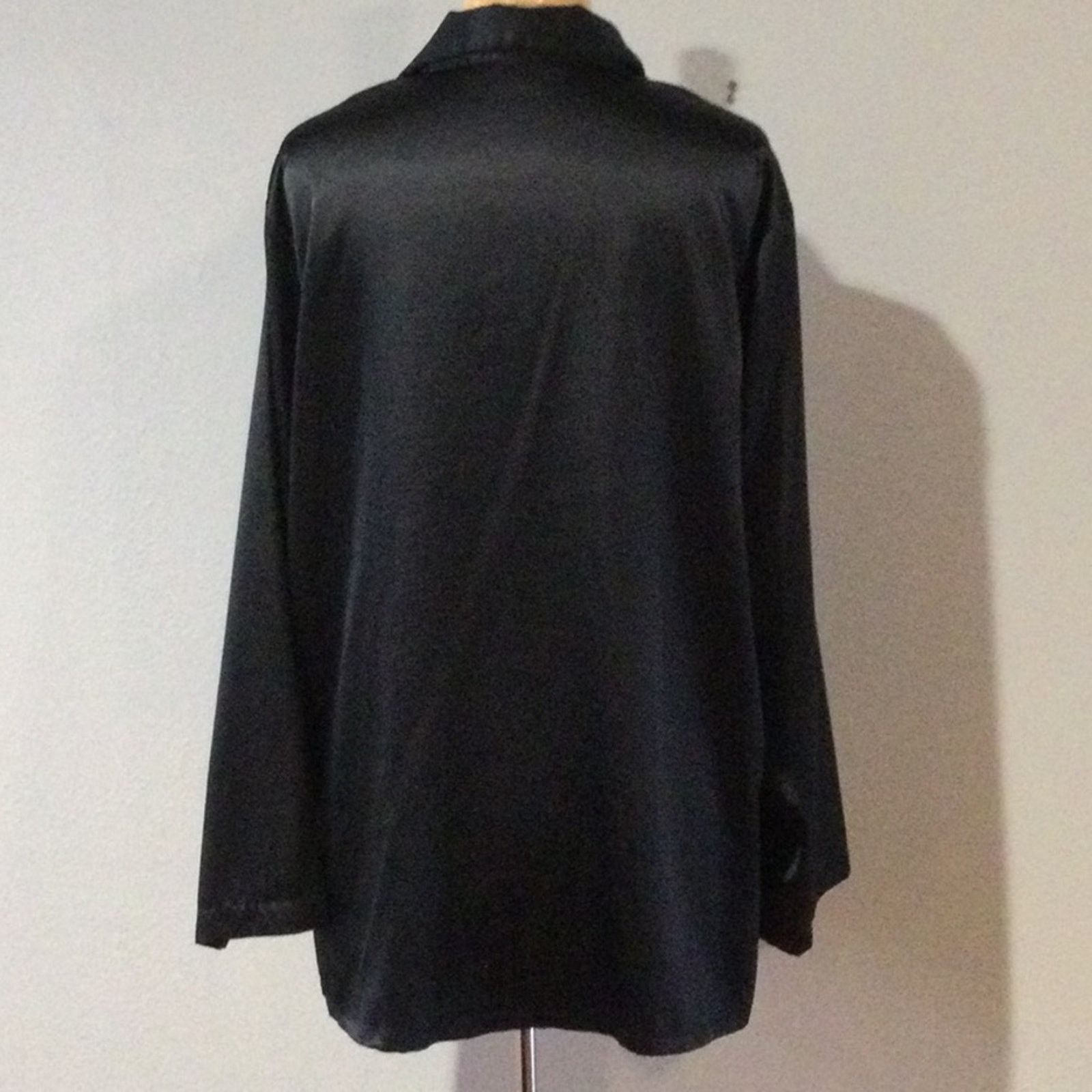 Victoria's Secret Victoria's Secret Black Button Top Bottom Pajama Set Size L Size 32" / US 10 / IT 46 - 7 Thumbnail