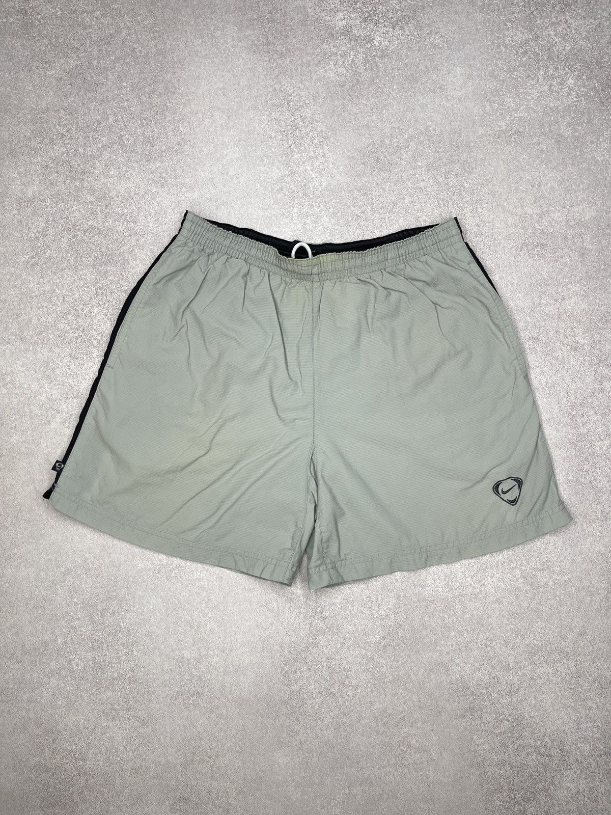 Nike Vintage Nike Football Shorts Grey Drill Y2K ACG TN Size L Size US 34 / EU 50 - 2 Thumbnail