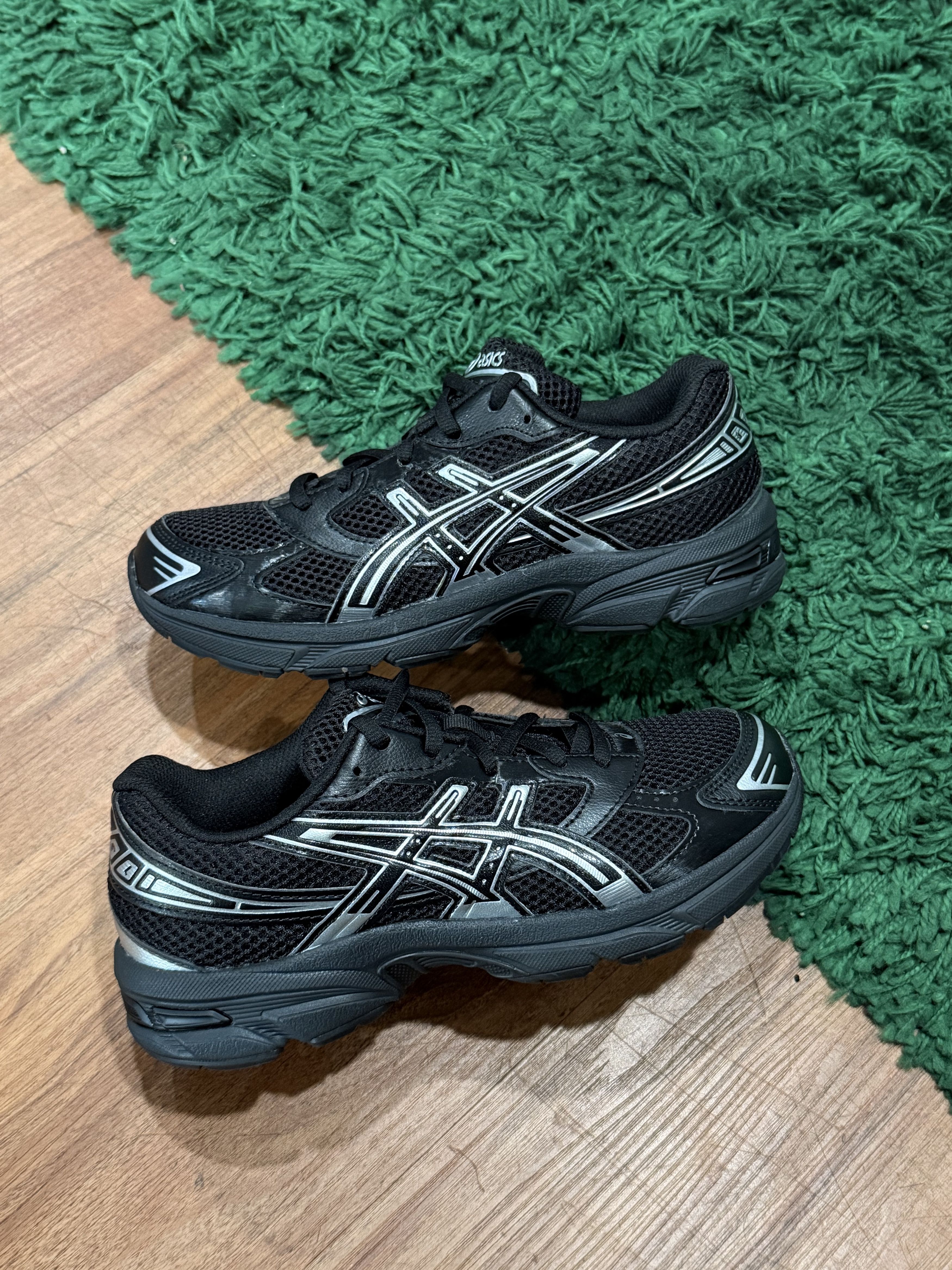 Asics ASICS - Black Silver Running Shoes - Size 5Y / 7W Size US 7 / IT 37 - 1 Thumbnail