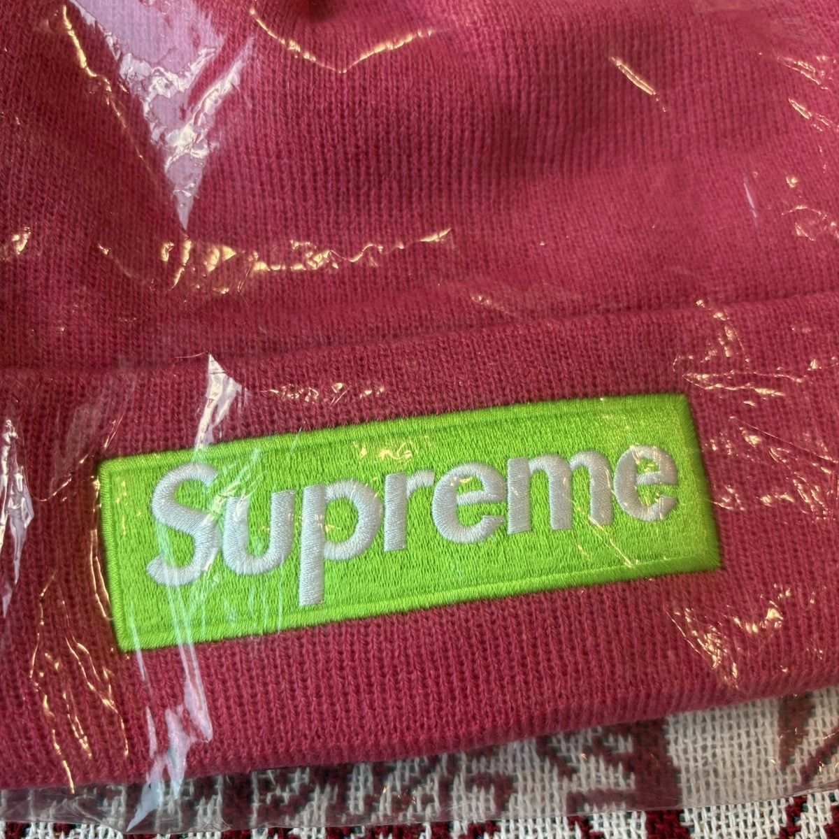 New Era × Supreme FW17 Supreme New Era Box Logo Beanie Magenta Size ONE SIZE - 8 Thumbnail