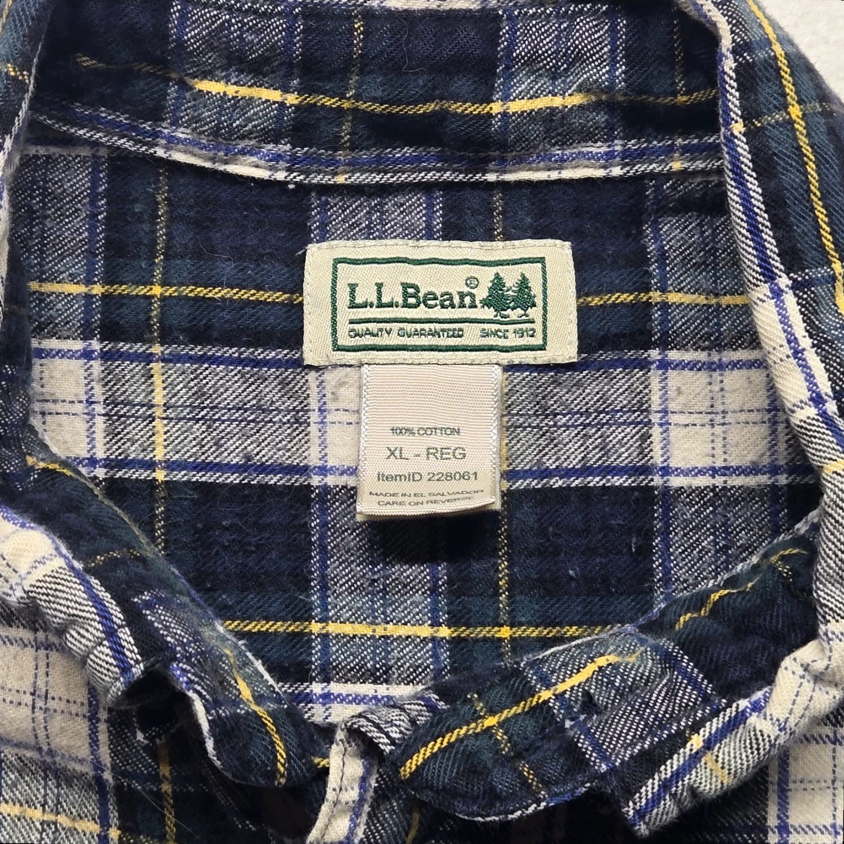 Vintage L.L. Bean Shirt Button-Up Mens XL Traditional Fit Plaid 100% Cotton Blue Long Sleeve Button-Down Collared | Pockets | Regular Fit Size US XL / EU 56 / 4 - 3 Thumbnail