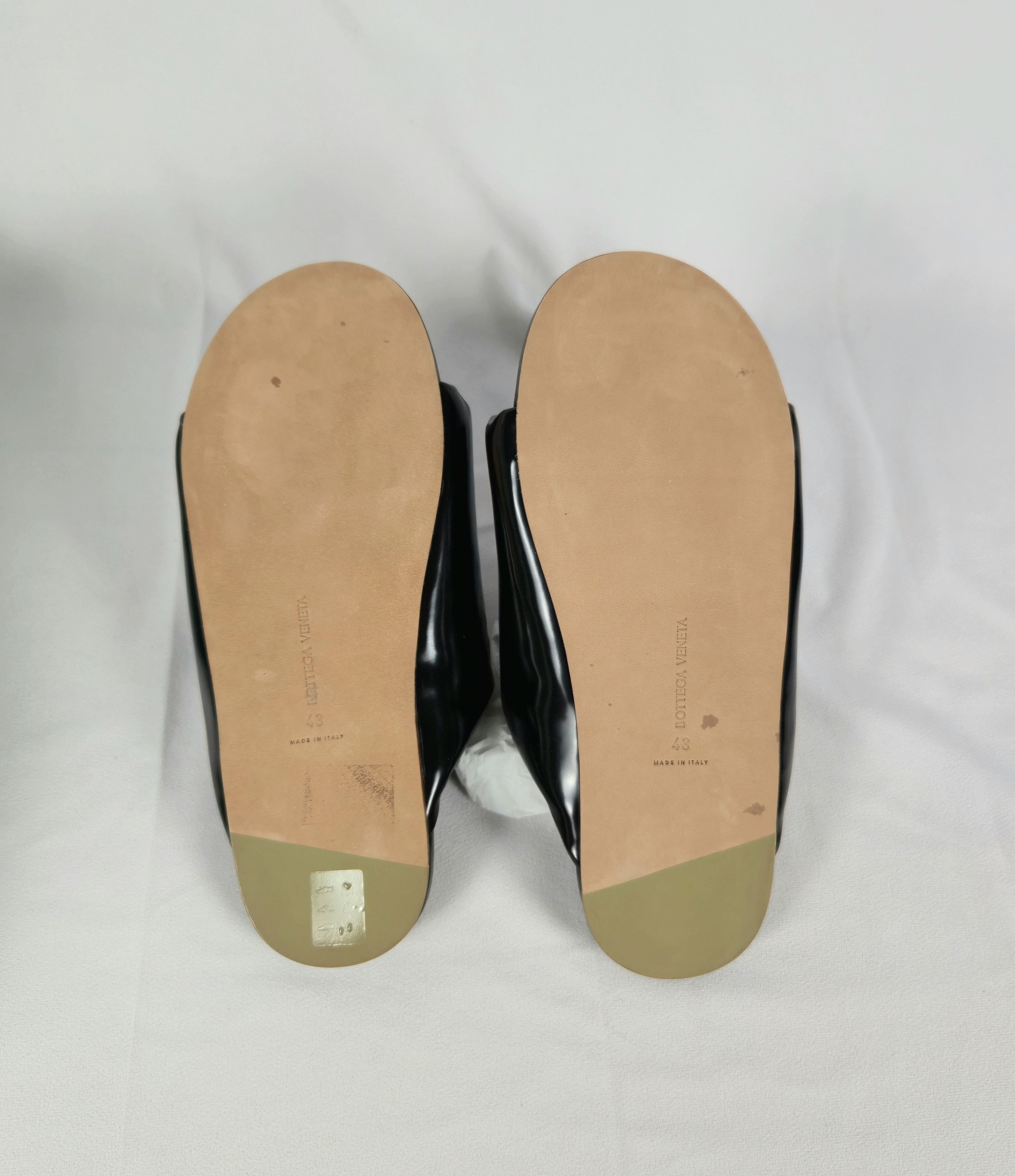 Bottega Veneta Bottega Veneta Men's Black Leather Slides Sandals U.S. 10 Size US 10 / EU 43 - 7 Thumbnail