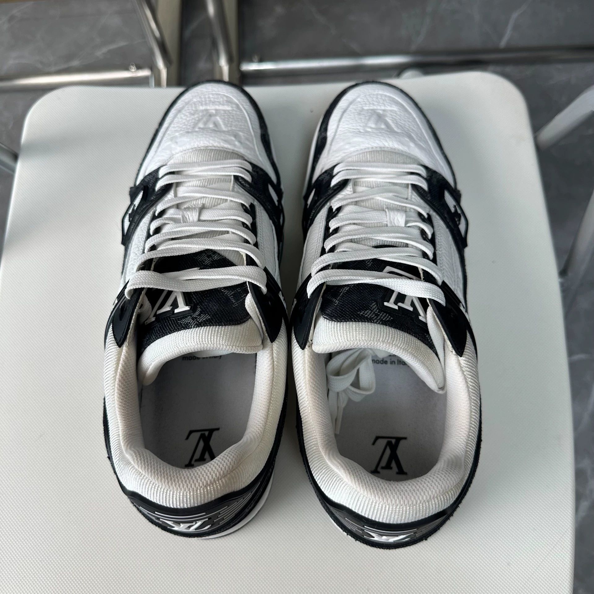 Louis Vuitton LV Trainer Panda Embossed Low-Top Unisex Sneaker White/Black Size US 9.5 / EU 42-43 - 4 Thumbnail