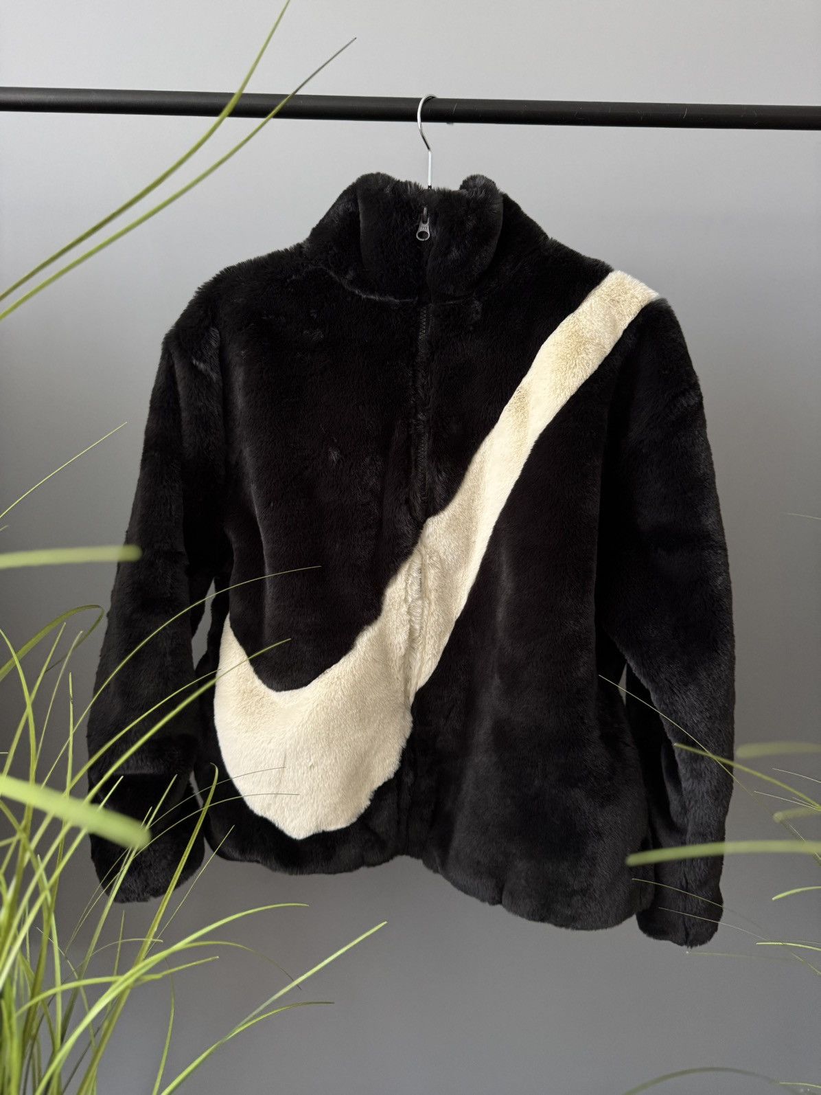 Nike Nike big swoosh faux fur new Size XS / US 0-2 / IT 36-38 - 1 Thumbnail