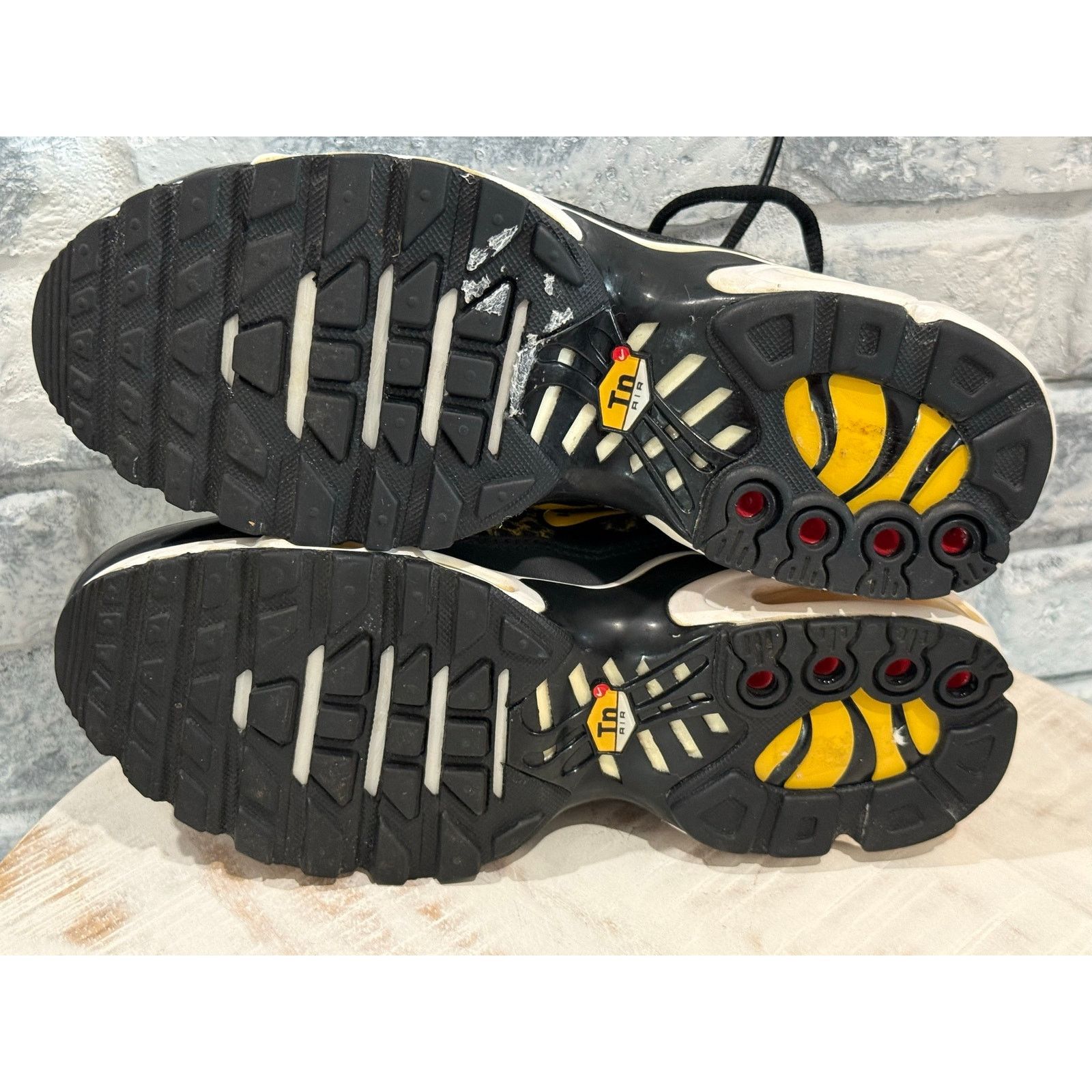 Nike Nike Air Max Plus Yellow Snakeskin Size 7.5w CT1555-001 Size US 7.5 / IT 37.5 - 7 Thumbnail