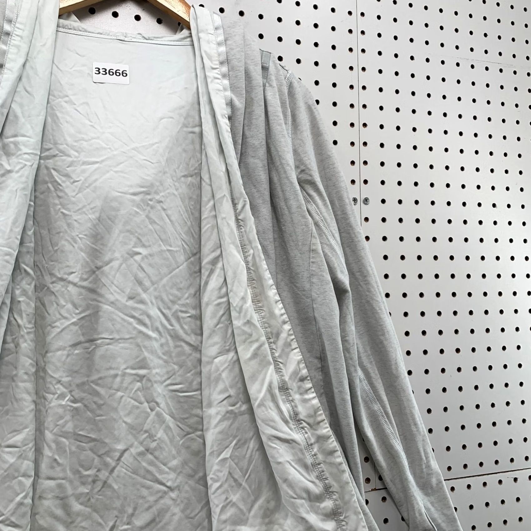 Lululemon Lululemon Hooded Wrap Sweatshirt Womens Size 8 Gray Casual Work Out Size M / US 6-8 / IT 42-44 - 5 Thumbnail