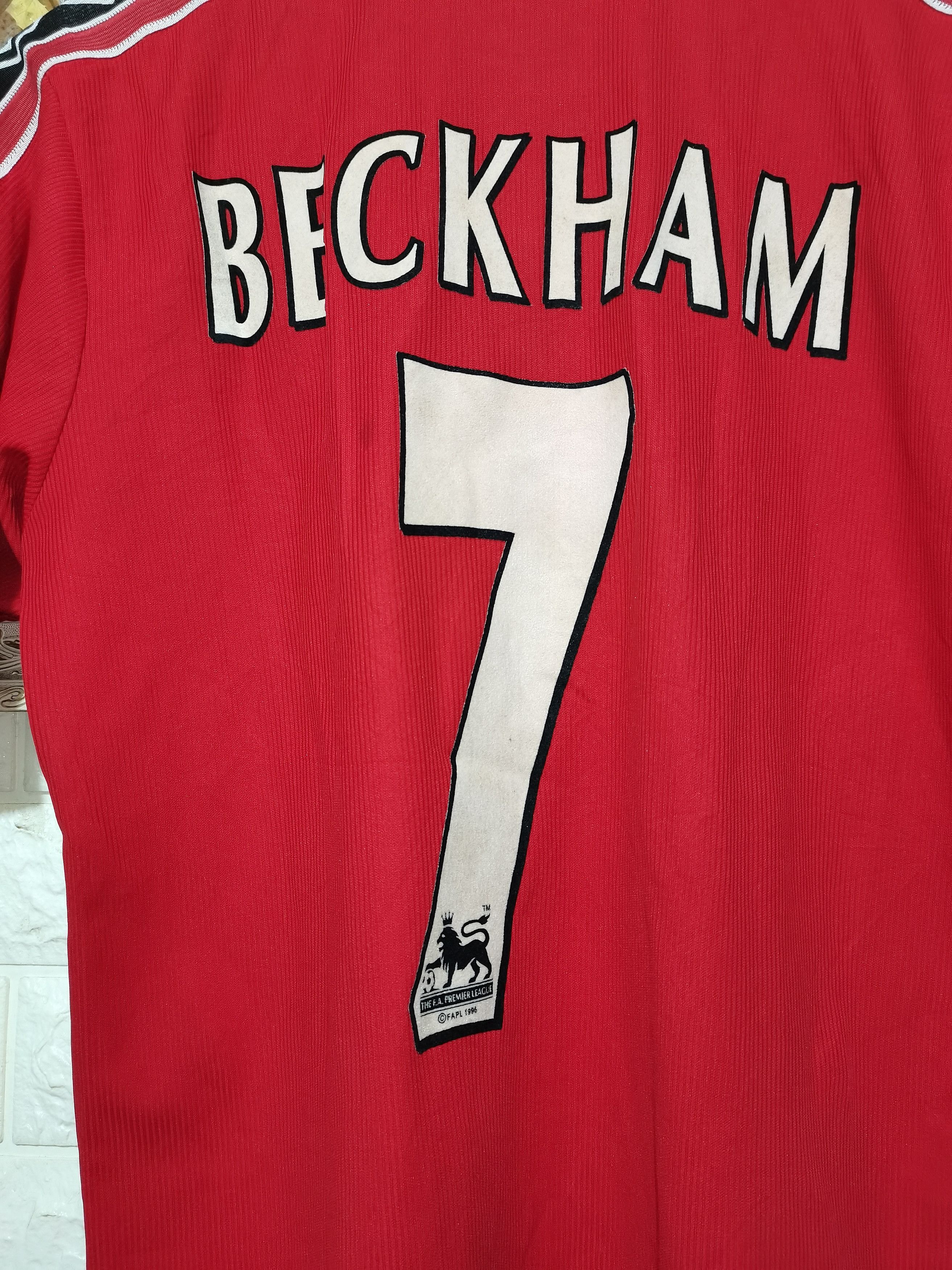 Umbro Manchester united Beckham vintage football jersey rare 1996 Size US M / EU 48-50 / 2 - 15 Thumbnail