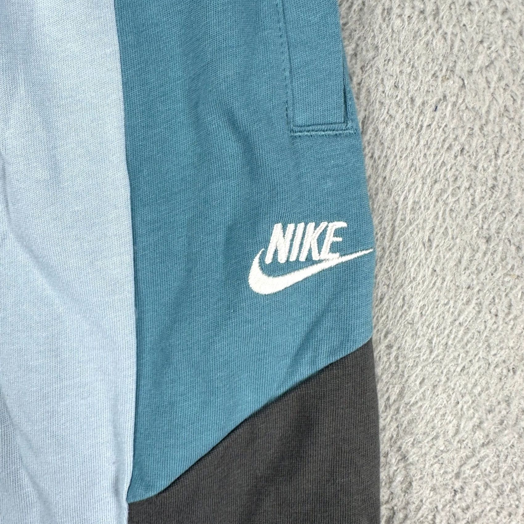 Nike Nike Mens Athletic Shorts XL Blue Colorblock Standard Fit Elastic Waist Logo NEW Size US 36 / EU 52 - 7 Thumbnail