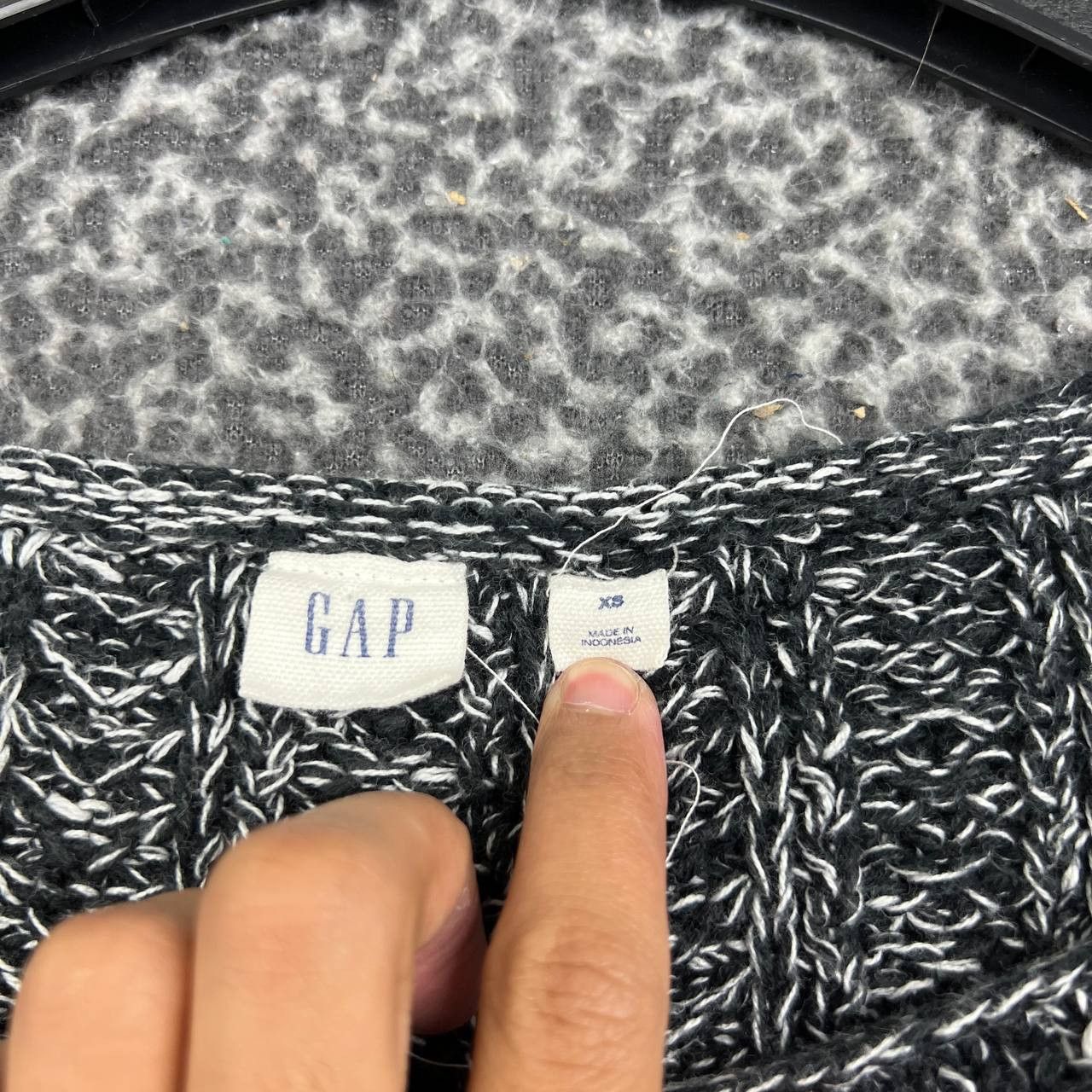 Gap GAP Sweater Women XS Black Marled Knit Long Sleeve Crew Neck Size XS / US 0-2 / IT 36-38 - 2 Thumbnail