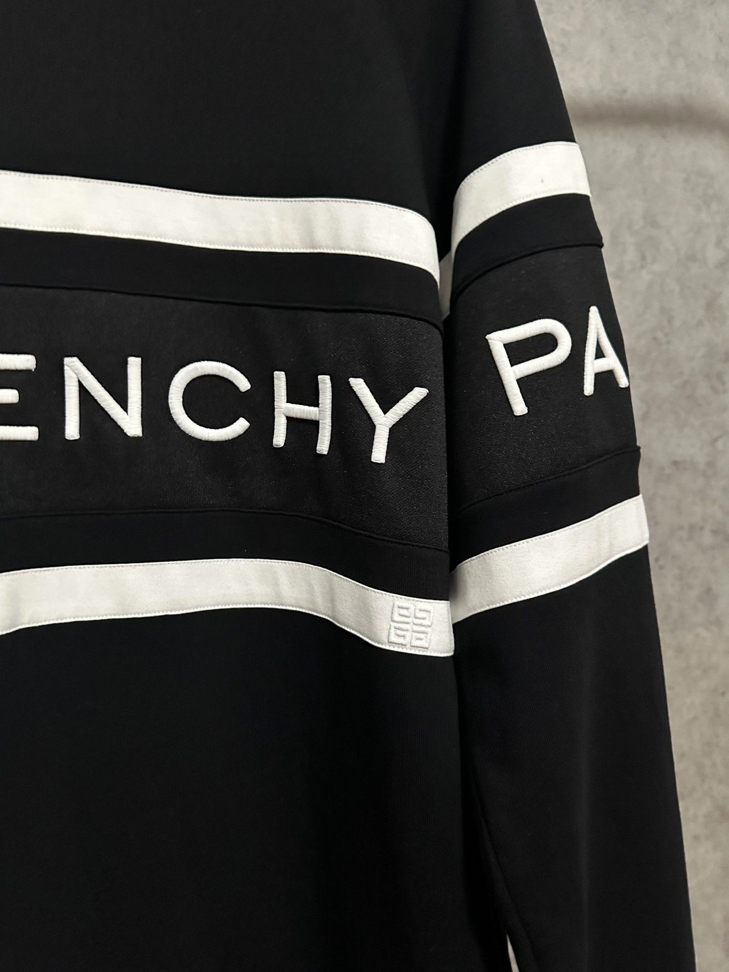 Givenchy Givenchy Embroidered Logo Crewneck Sweatshirt Size US L / EU 52-54 / 3 - 2 Thumbnail