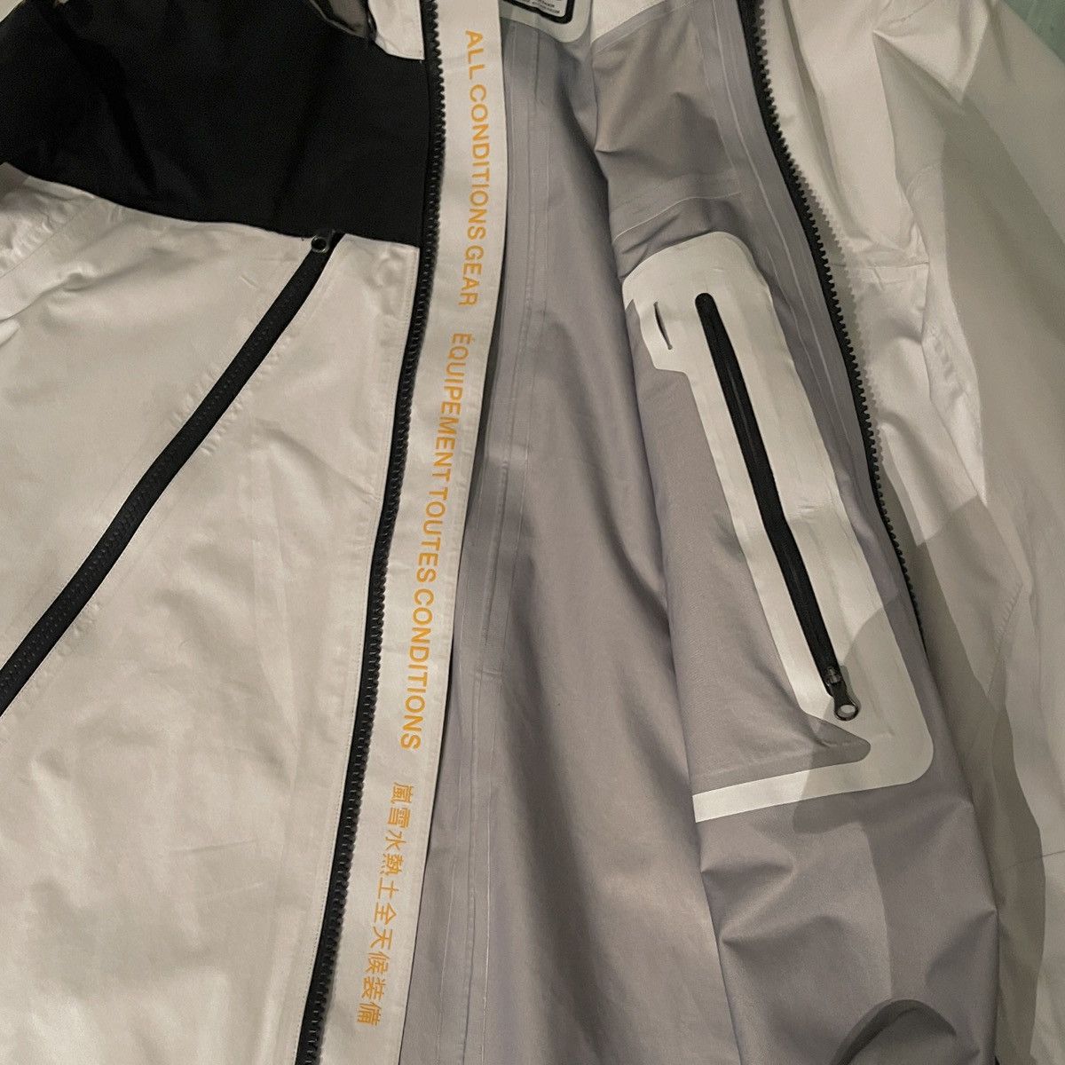 Errolson Hugh × Goretex × Nike ACG Nike ACG Deploy Gore-Tex Jacket Size US L / EU 52-54 / 3 - 5 Thumbnail