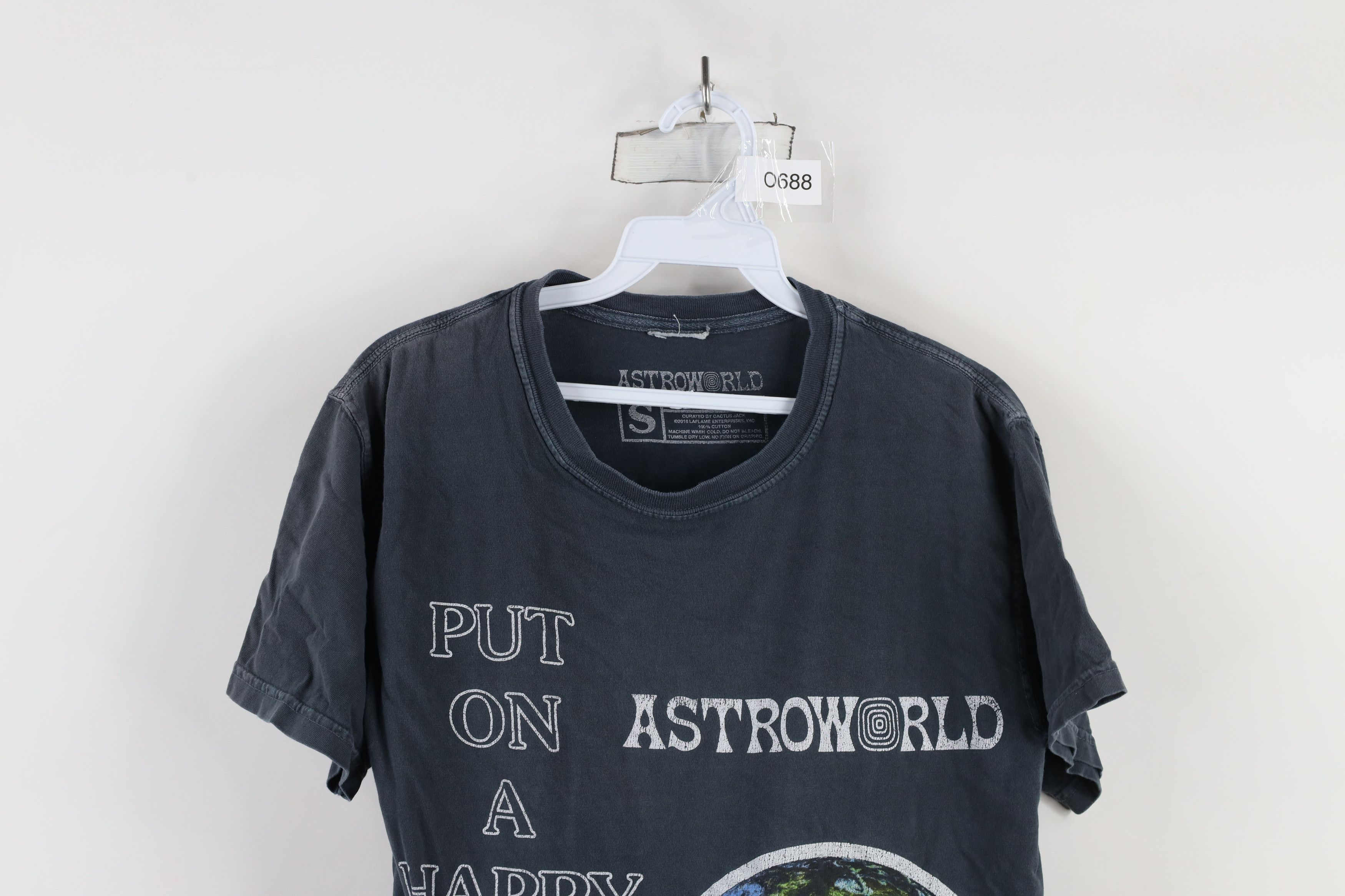 Vintage Astroworld Travis Scott Put On A Happy Face T-Shirt Gray Size US S / EU 44-46 / 1 - 2 Thumbnail