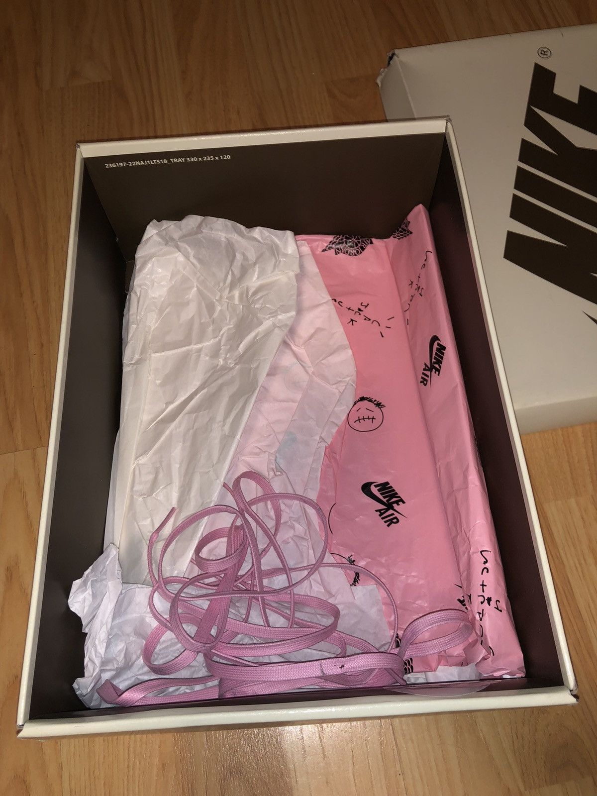 Nike × Travis Scott Travis Scott Air Jordan 1 Retro Low Reverse Mocha - Size 9 Size US 9 / EU 42 - 11 Thumbnail