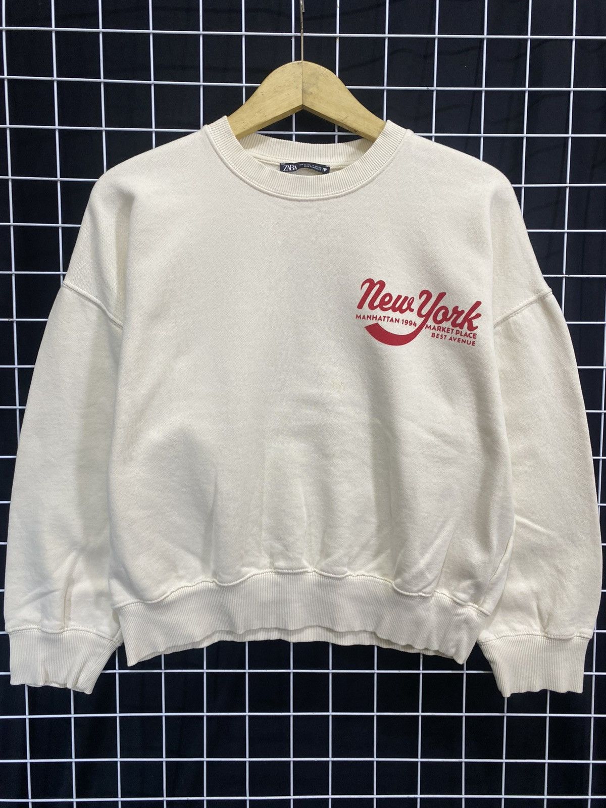 Zara ZARA NEW YORK BROKEN WHITE CREWNECK SWEATSHIRT Size S / US 4 / IT 40 - 2 Thumbnail
